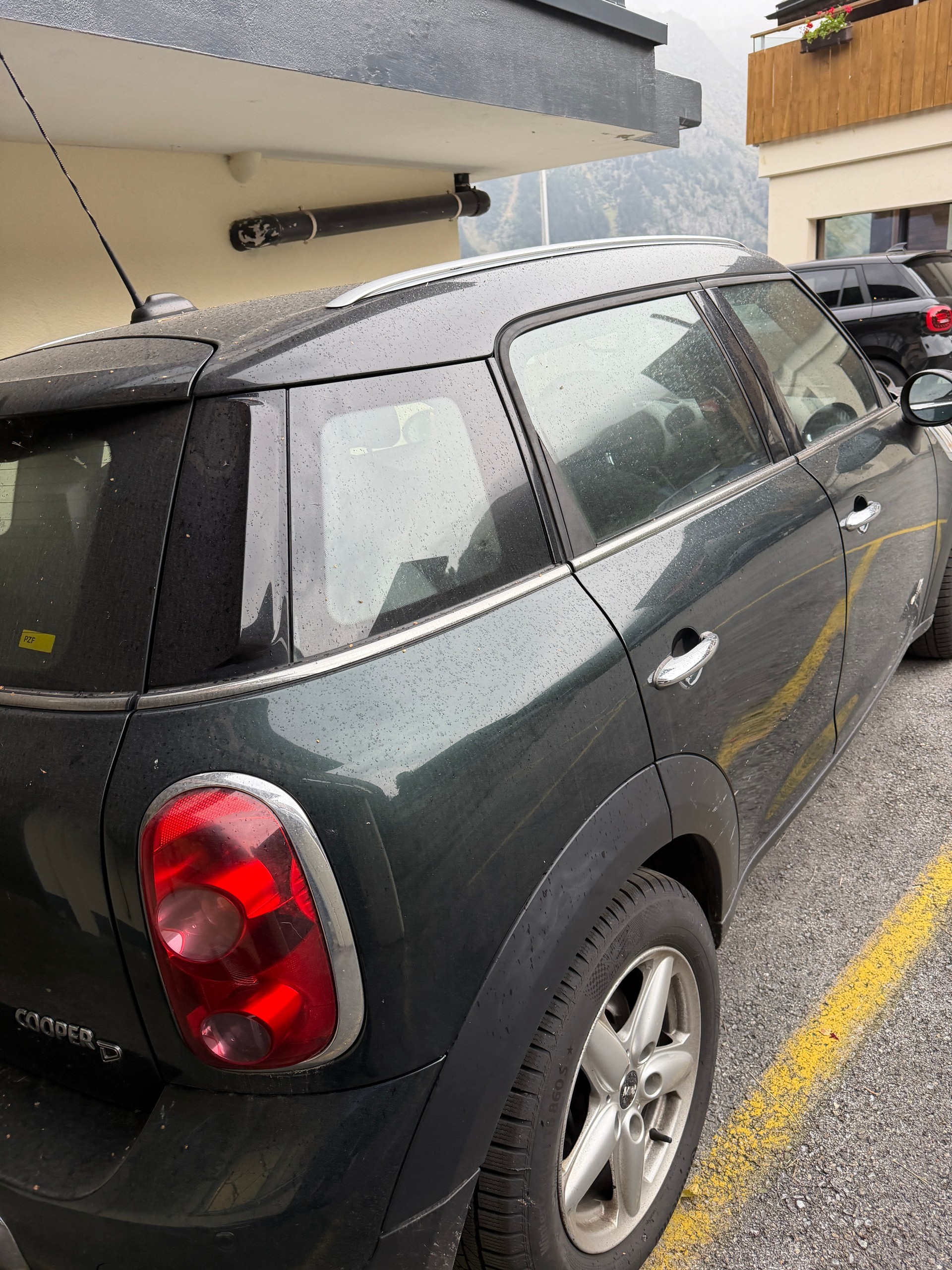 MINI 1.6 D Cooper ALL4-image-3