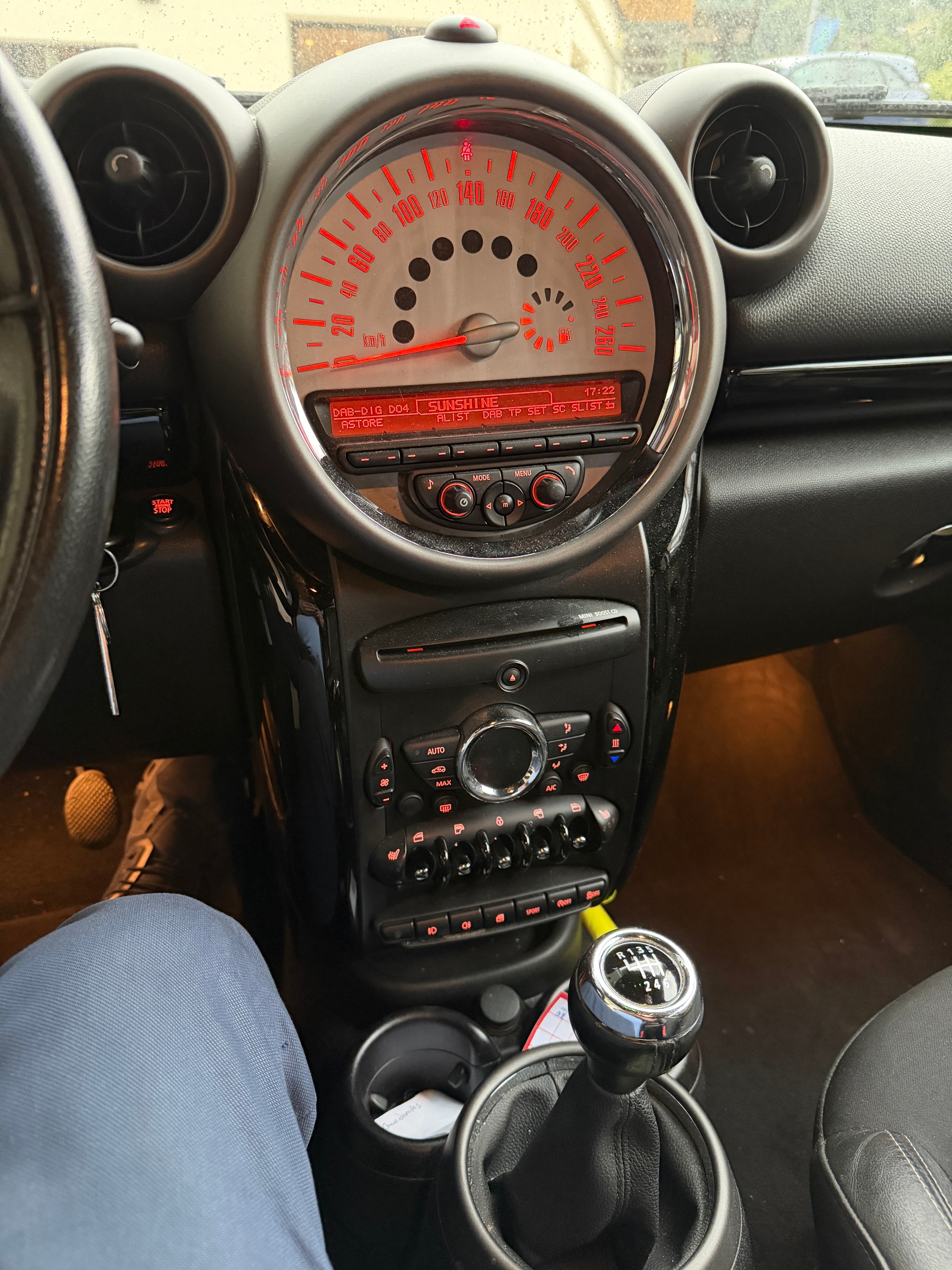 MINI 1.6 D Cooper ALL4-image-0