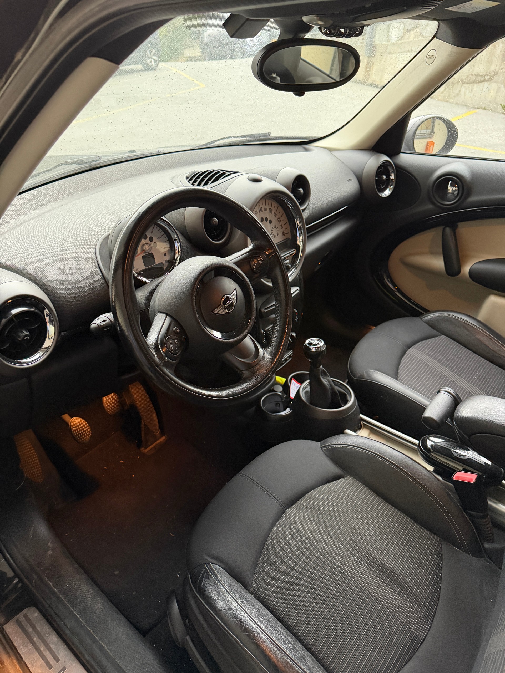 MINI 1.6 D Cooper ALL4-image-2