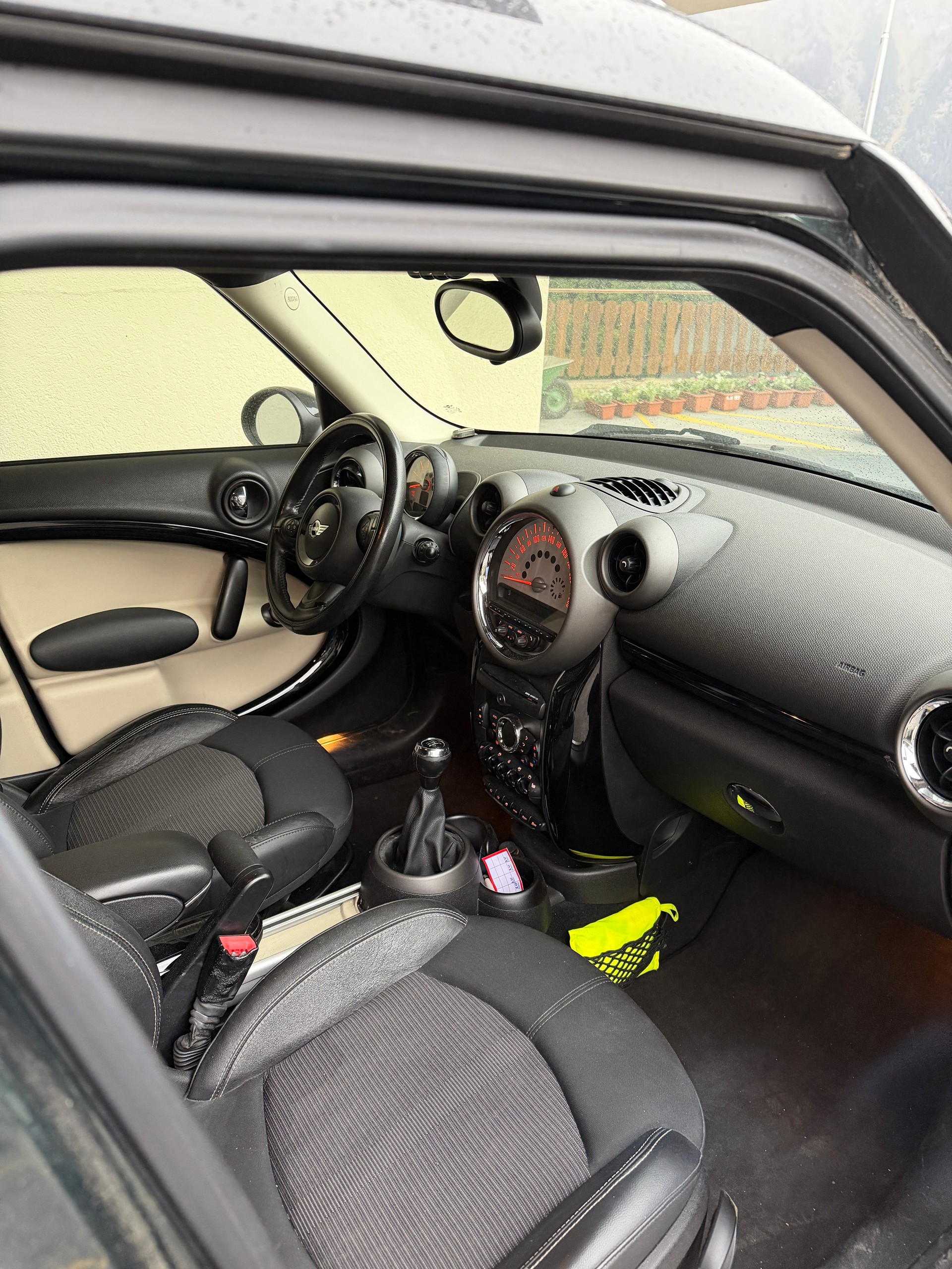 MINI 1.6 D Cooper ALL4-image-5