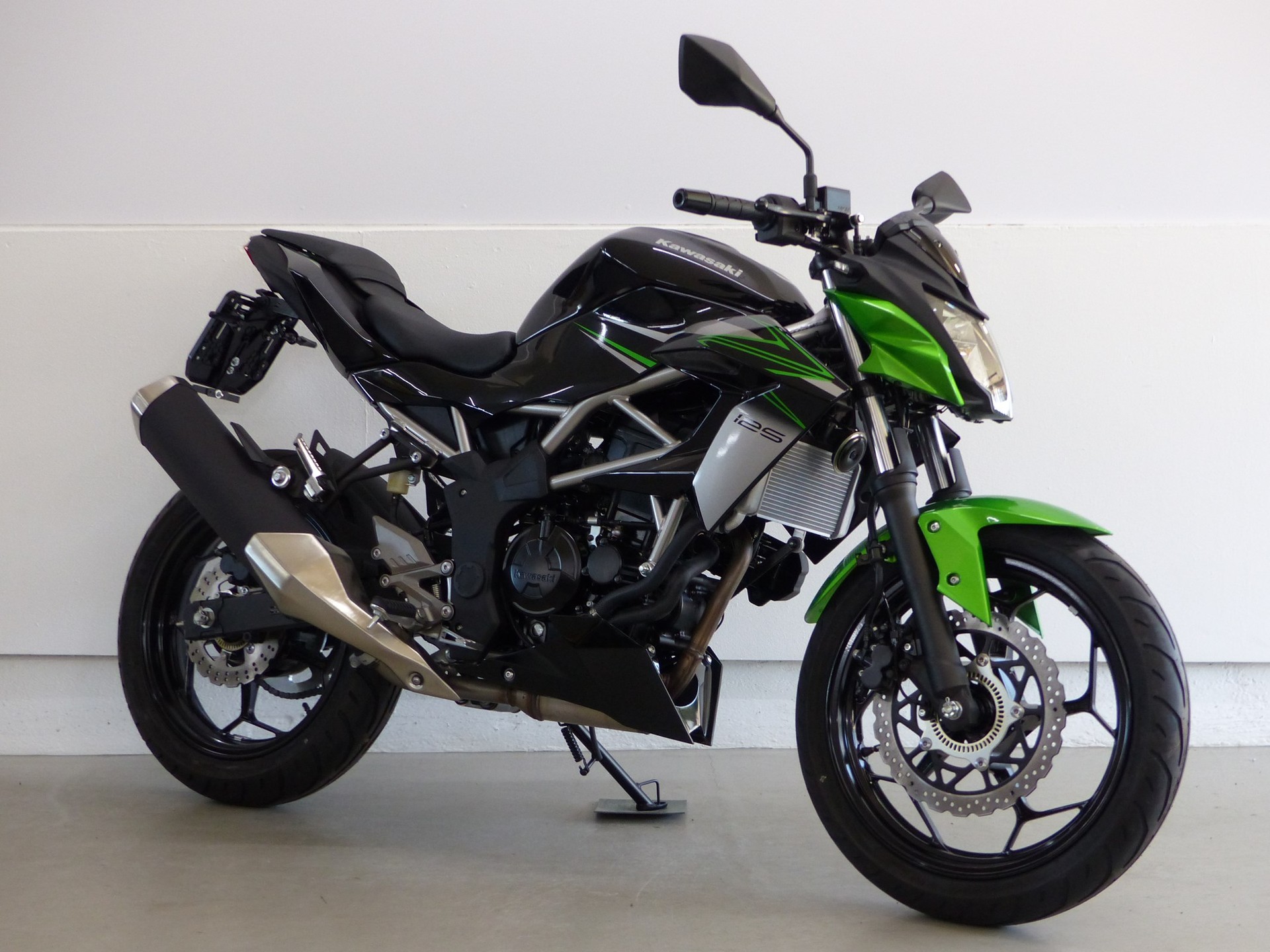 KAWASAKI Z 125 ABS mit Zubehör-showroom-element-1