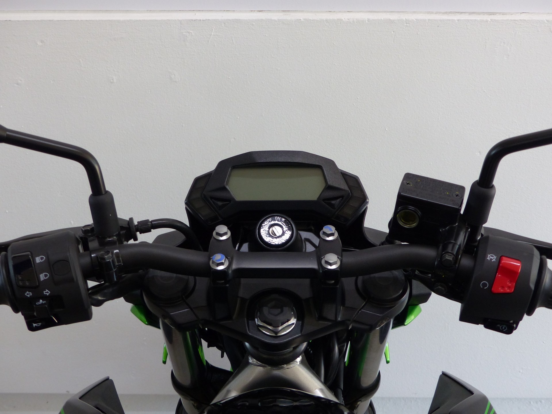 KAWASAKI Z 125 ABS mit Zubehör-image-6