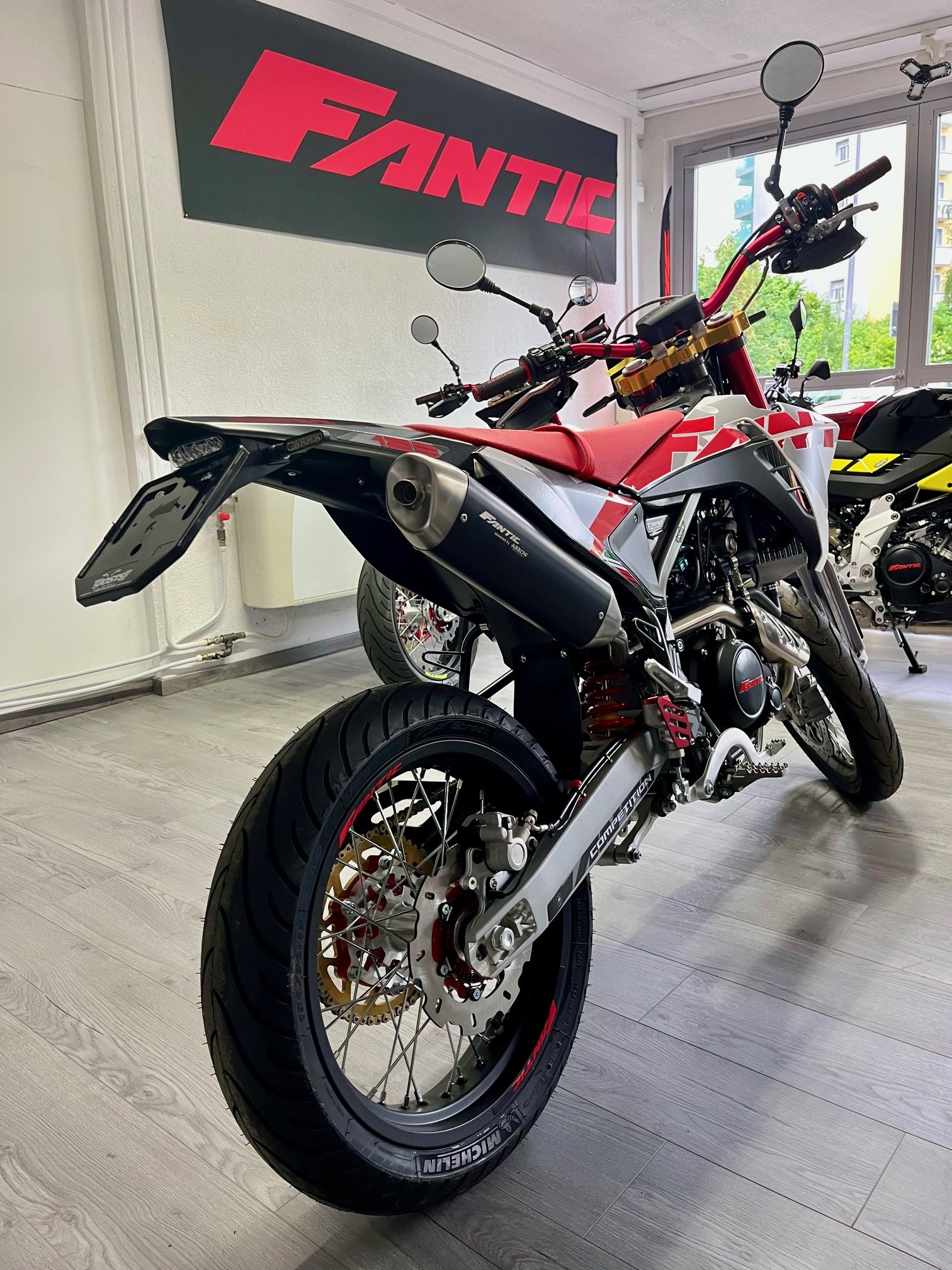 FANTIC XMF 125 Motard Competition MY25 - GRATIS LIEFERUNG"-showroom-element-3