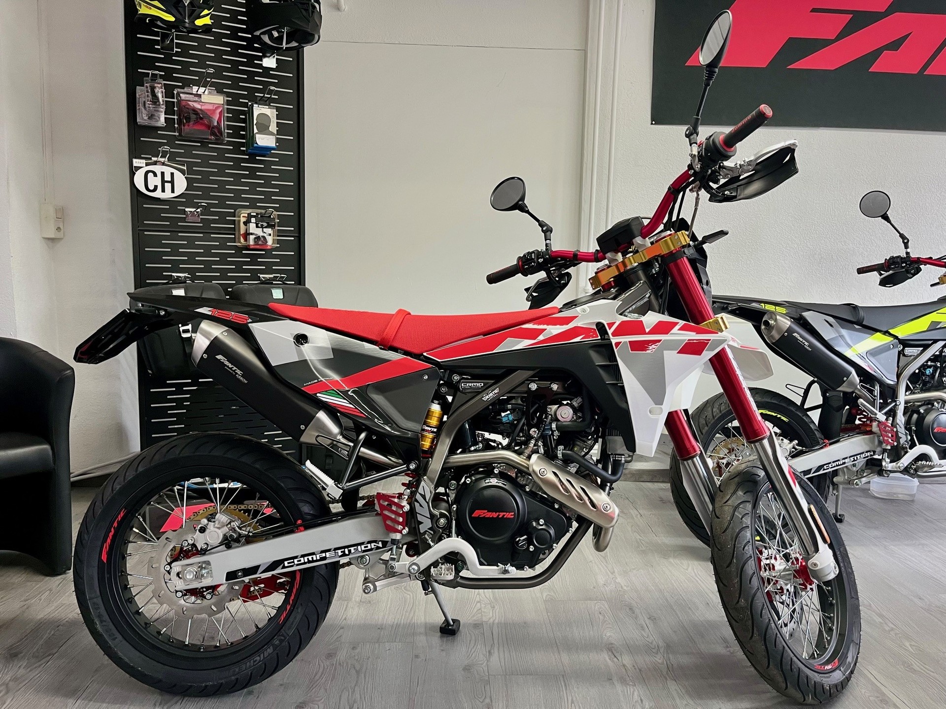 FANTIC XMF 125 Motard Competition MY25 - GRATIS LIEFERUNG"-showroom-element-1