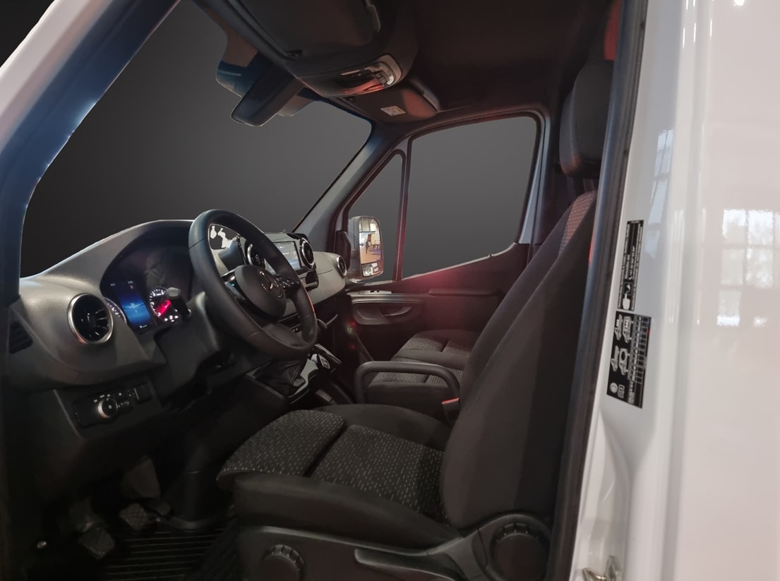 MERCEDES-BENZ Sprinter 315 CDI Standard FWD-image-9