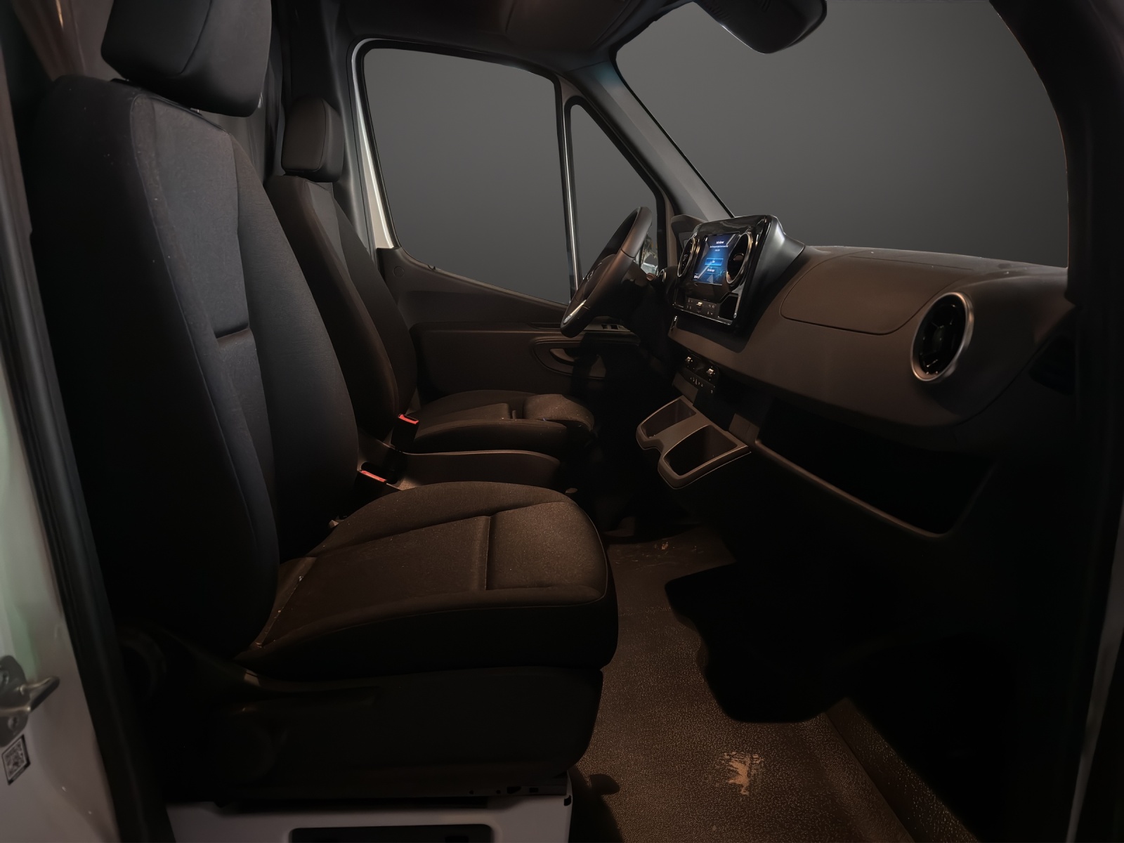 MERCEDES-BENZ Sprinter 315 CDI Standard 9G-TRONIC FWD-image-9