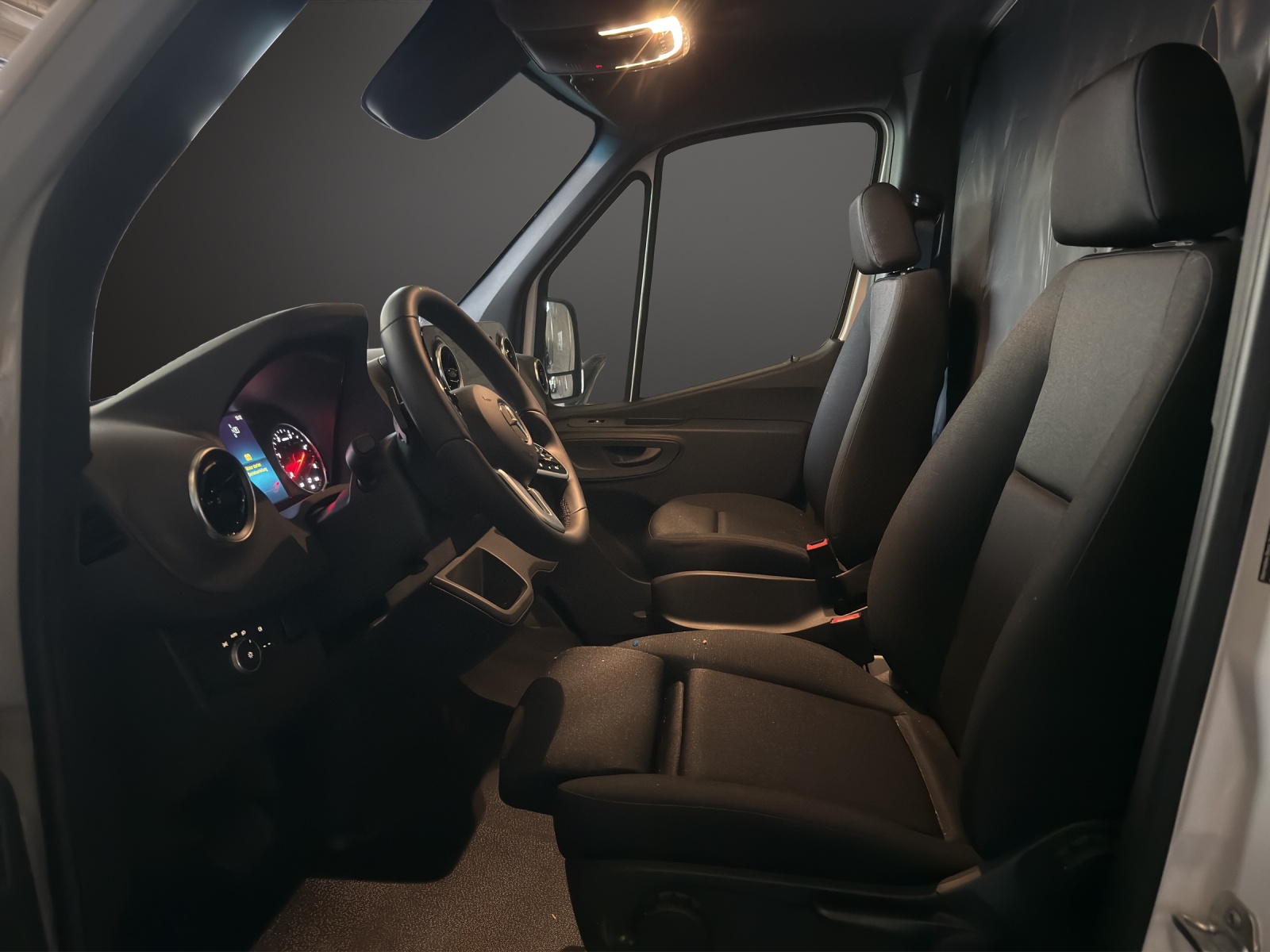 MERCEDES-BENZ Sprinter 315 CDI Standard 9G-TRONIC FWD-image-6