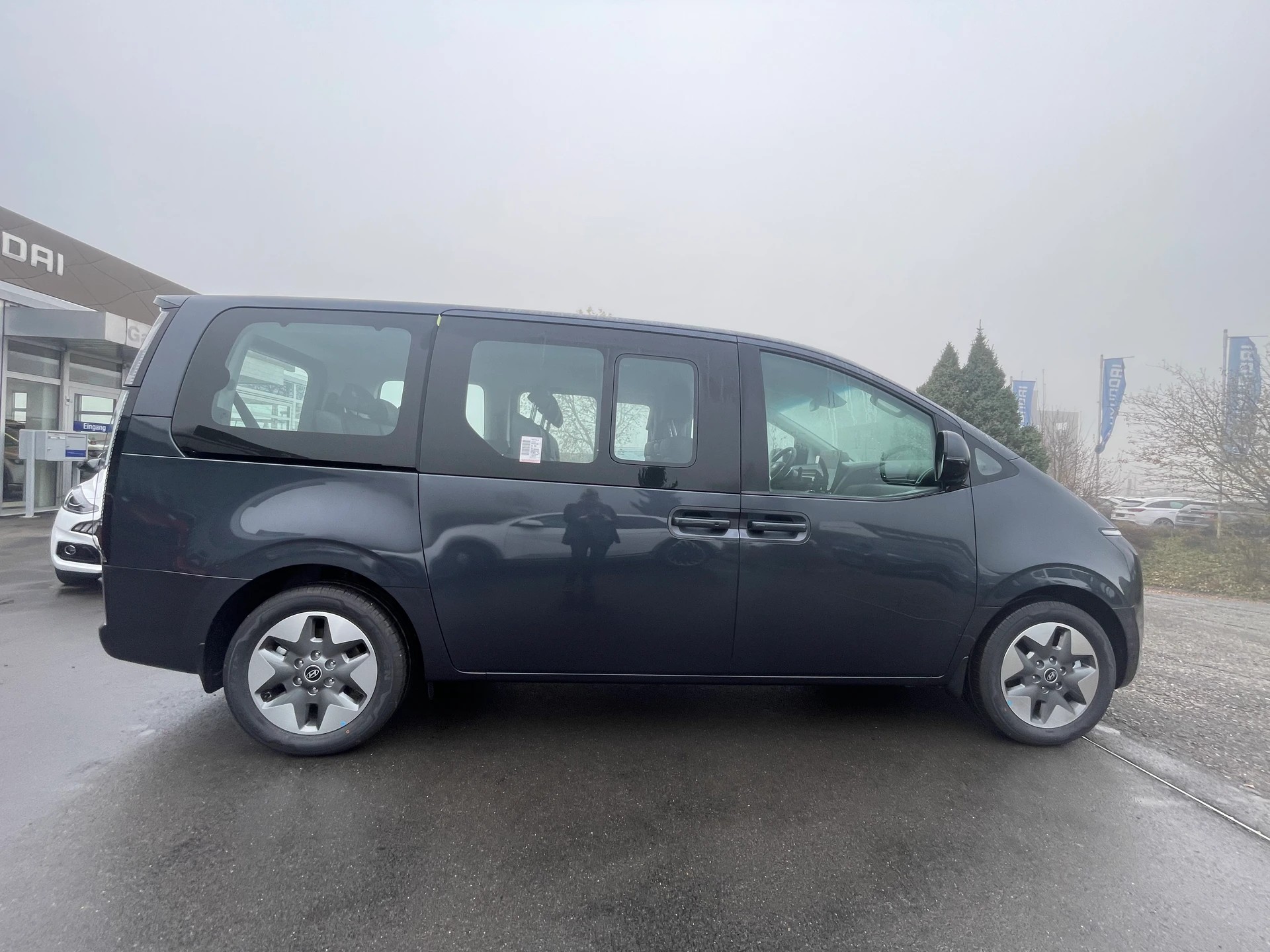 HYUNDAI Staria Wagon 1.6 T-GDi HEV Vertex A-image-7