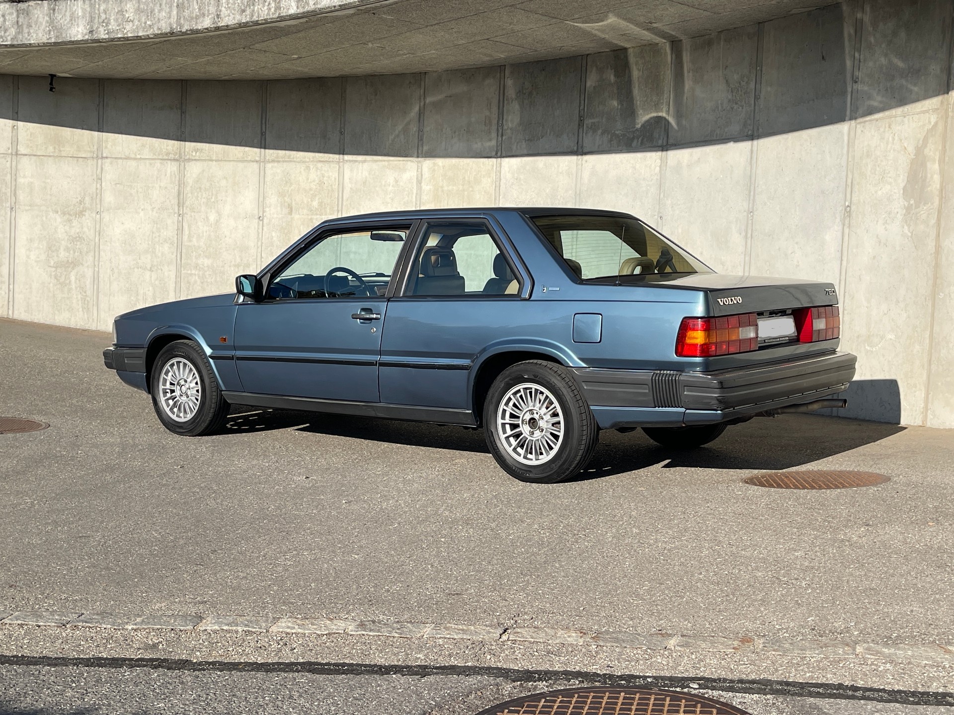 VOLVO 780 Coupé Bertone-image-2