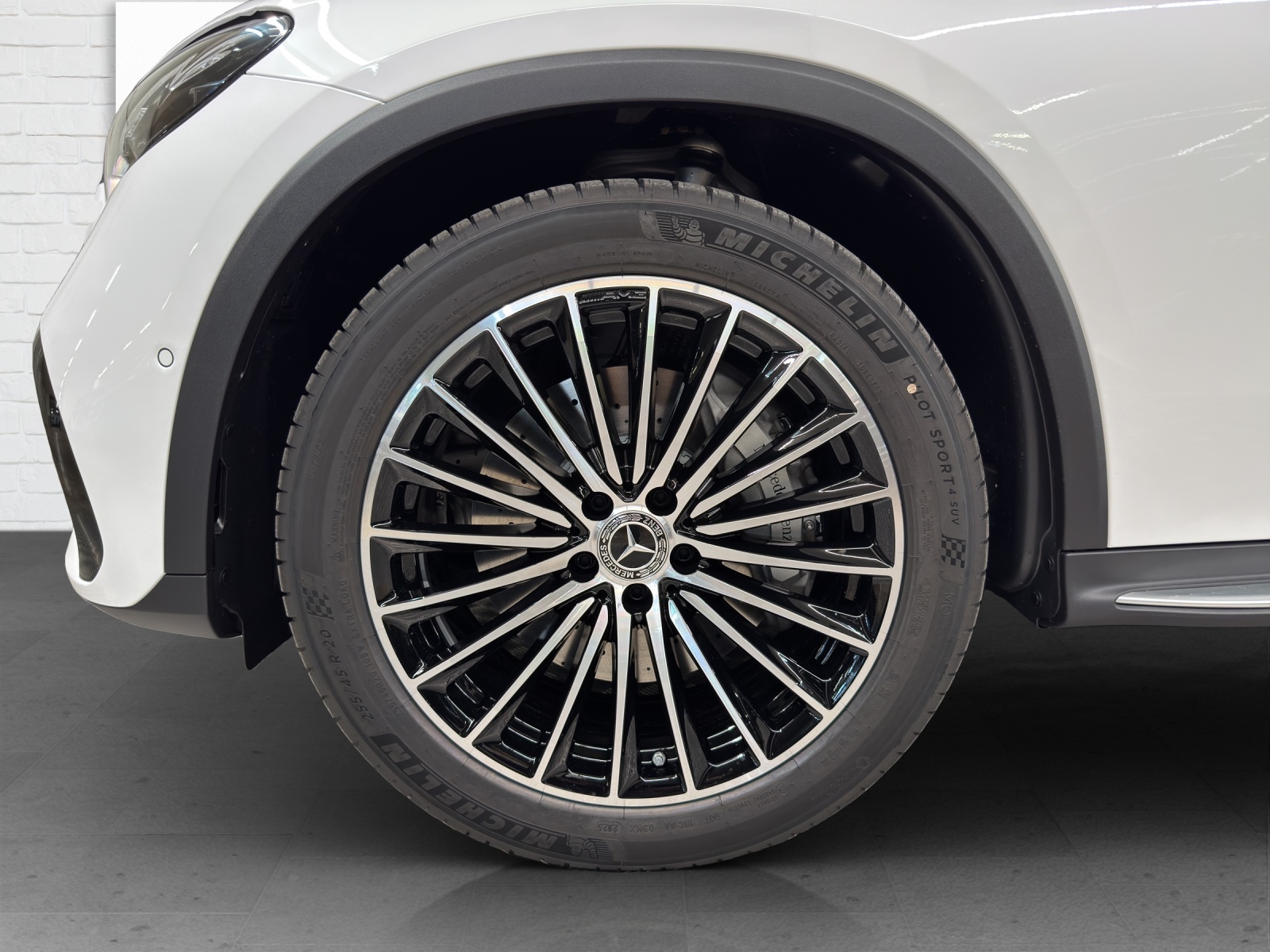 MERCEDES-BENZ GLC 220 d AMG Line 4Matic-image-5