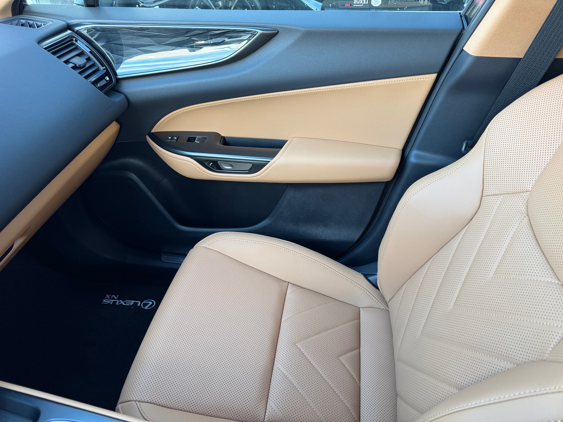 LEXUS NX 350h E-FOUR Comfort-image-12