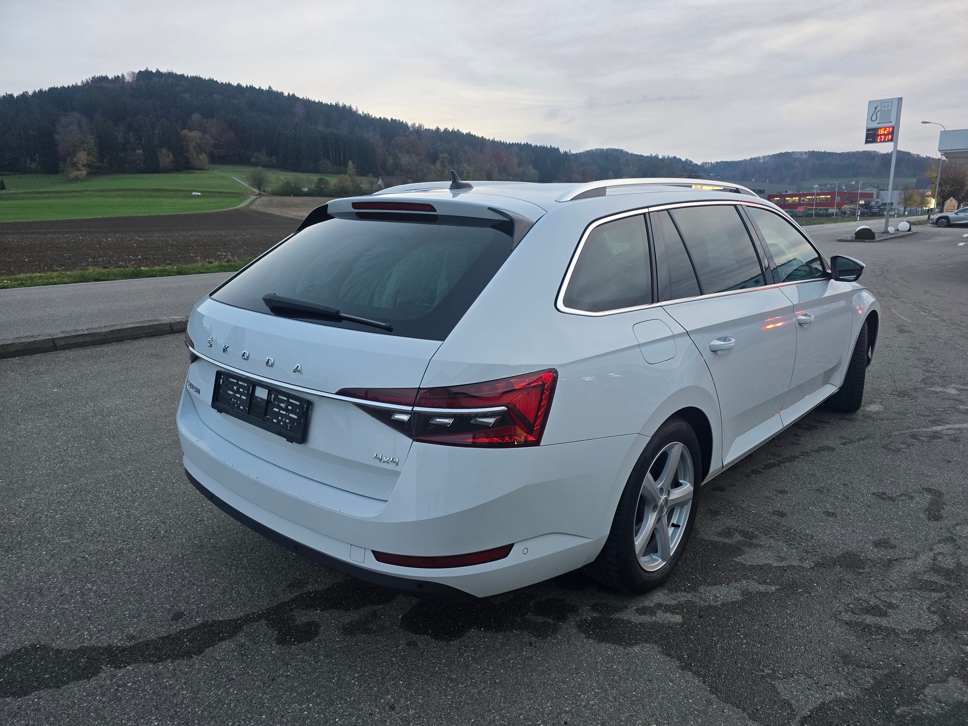 SKODA Superb Combi 2.0 TDi Style 4x4 DSG-image-3