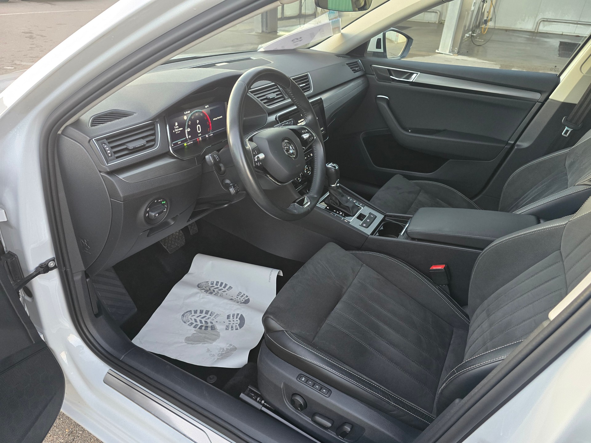 SKODA Superb Combi 2.0 TDi Style 4x4 DSG-image-5