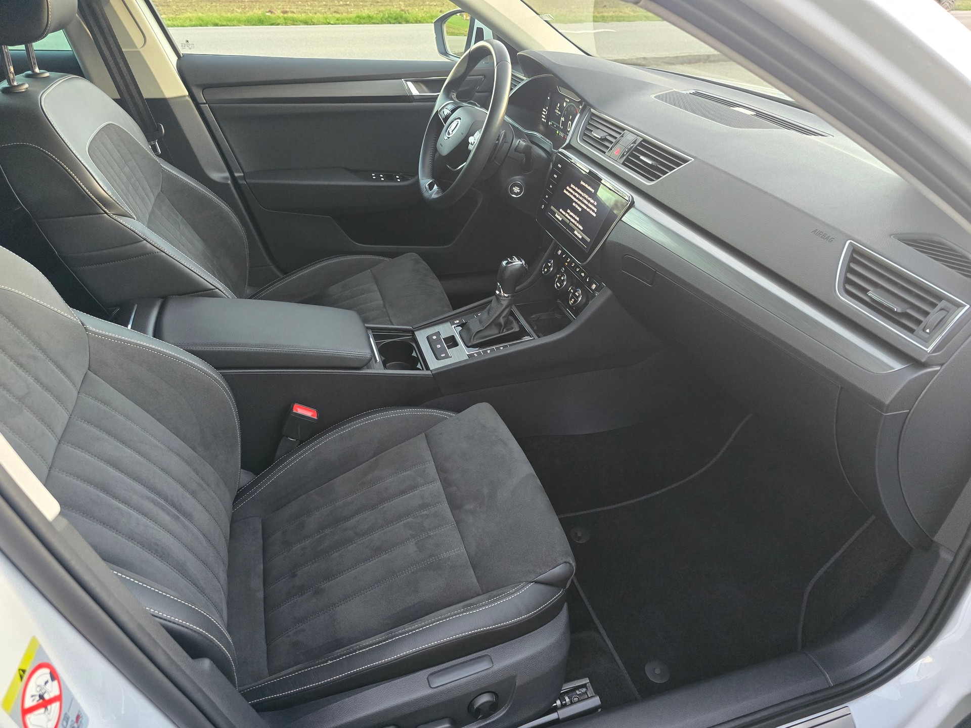 SKODA Superb Combi 2.0 TDi Style 4x4 DSG-image-7