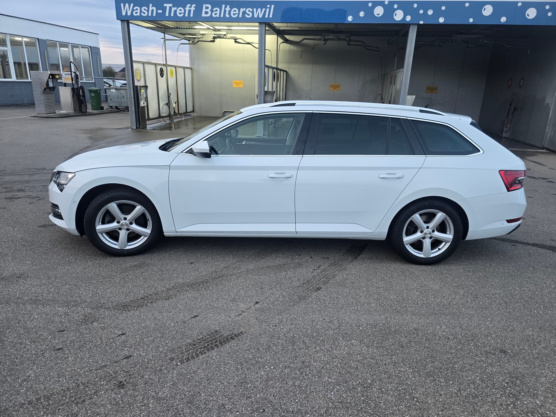 SKODA Superb Combi 2.0 TDi Style 4x4 DSG-image-1