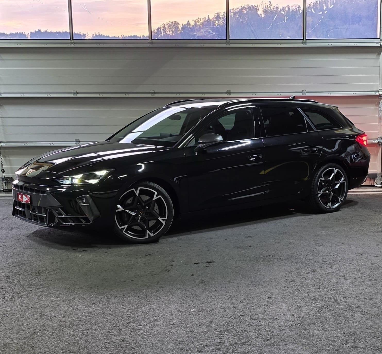 CUPRA LEON ST 2.0 TSI VZ DSG 4Drive + *Anhängerkupplung*-image-0