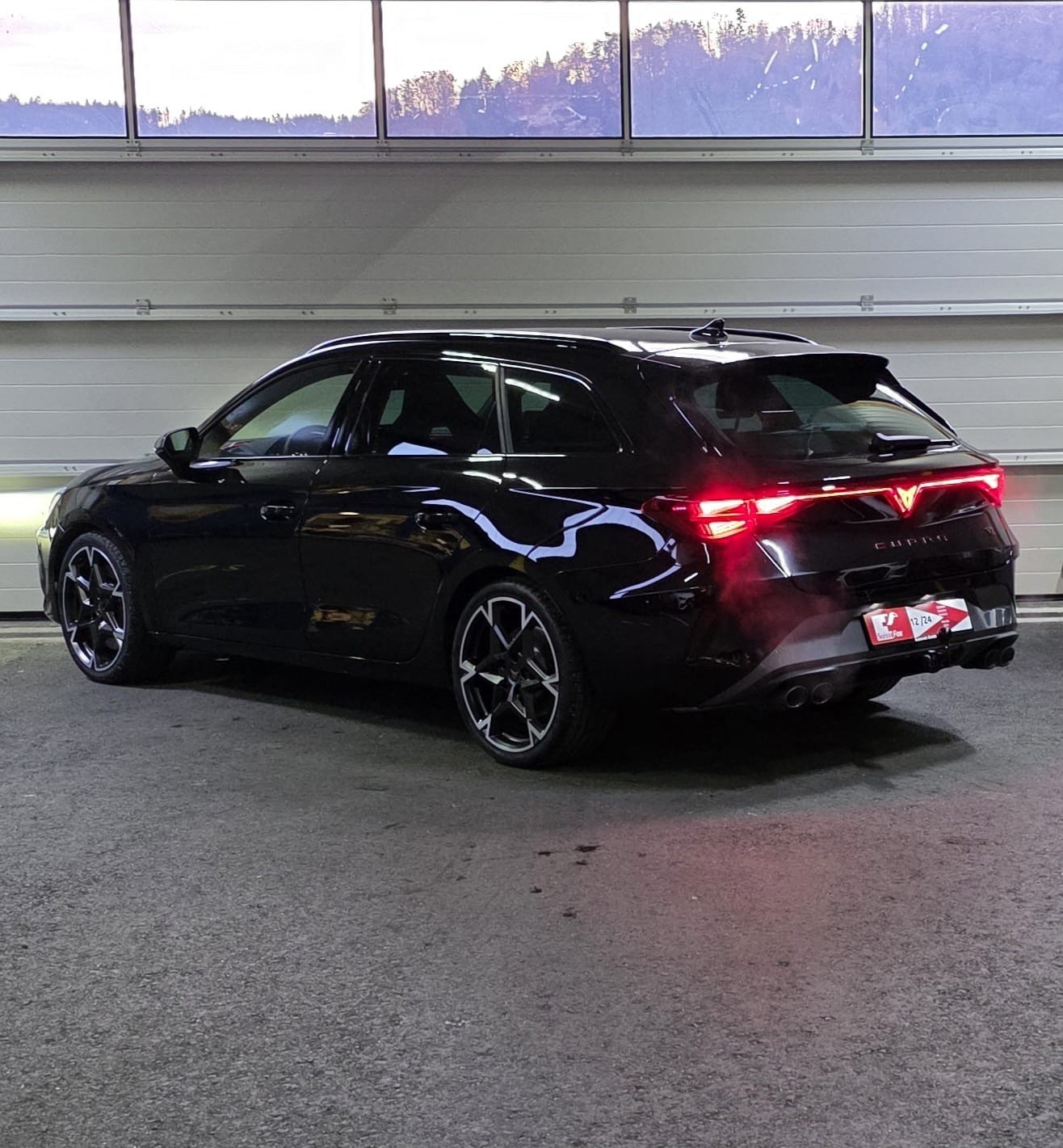 CUPRA LEON ST 2.0 TSI VZ DSG 4Drive + *Anhängerkupplung*-image-2