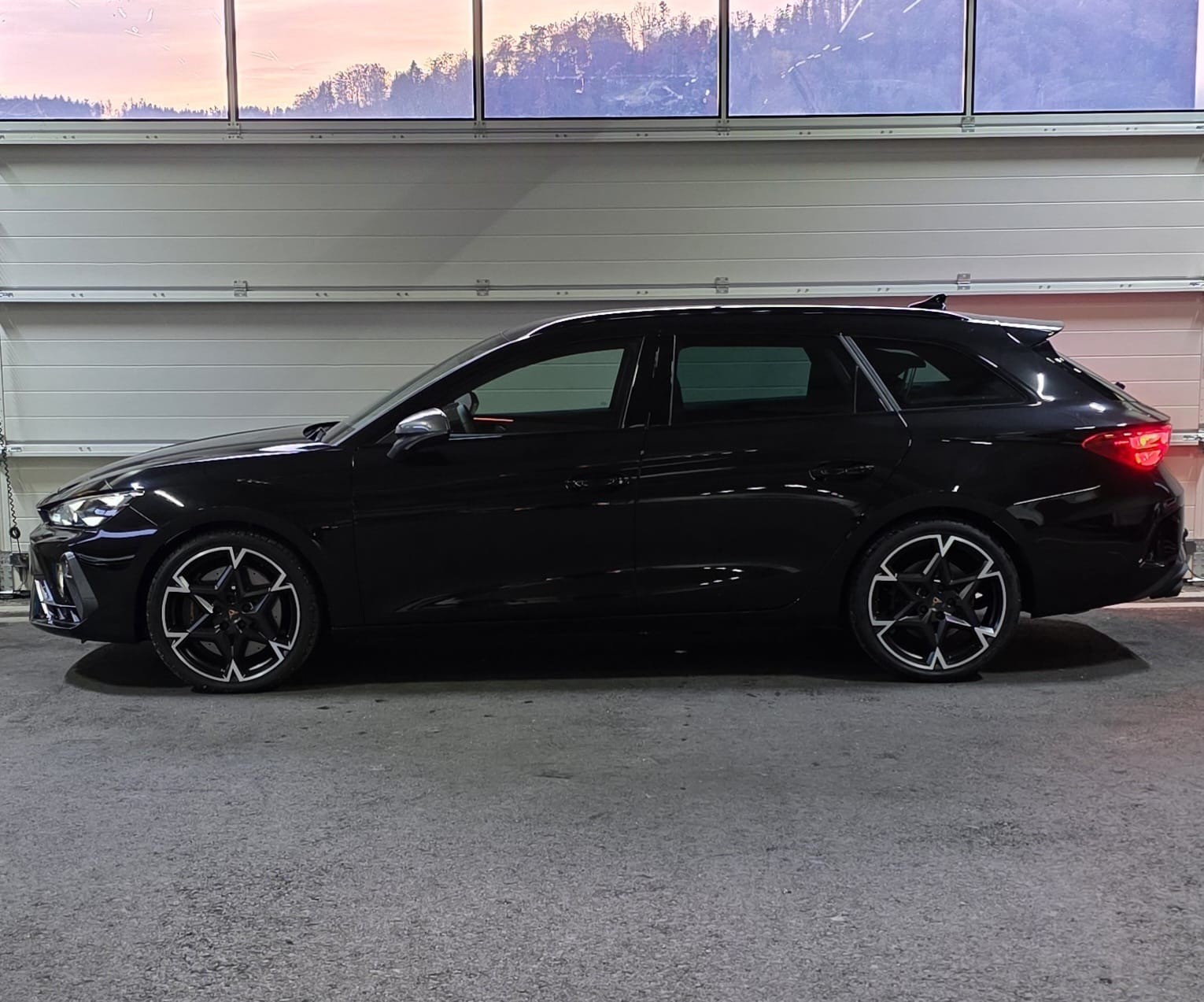 CUPRA LEON ST 2.0 TSI VZ DSG 4Drive + *Anhängerkupplung*-image-1