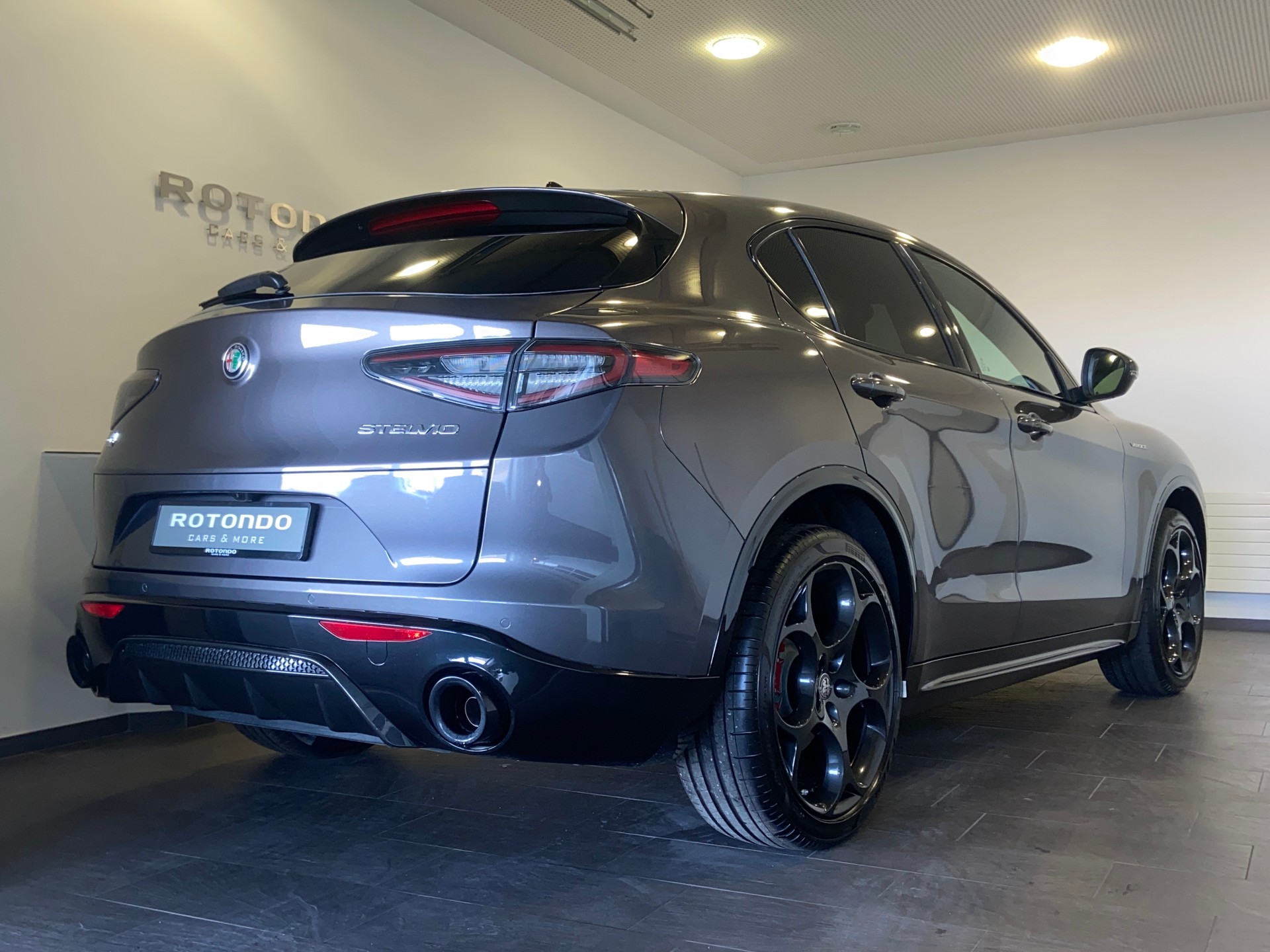 ALFA ROMEO Stelvio 2.0 Veloce Pack Premium Sky Q4 AT8-image-2