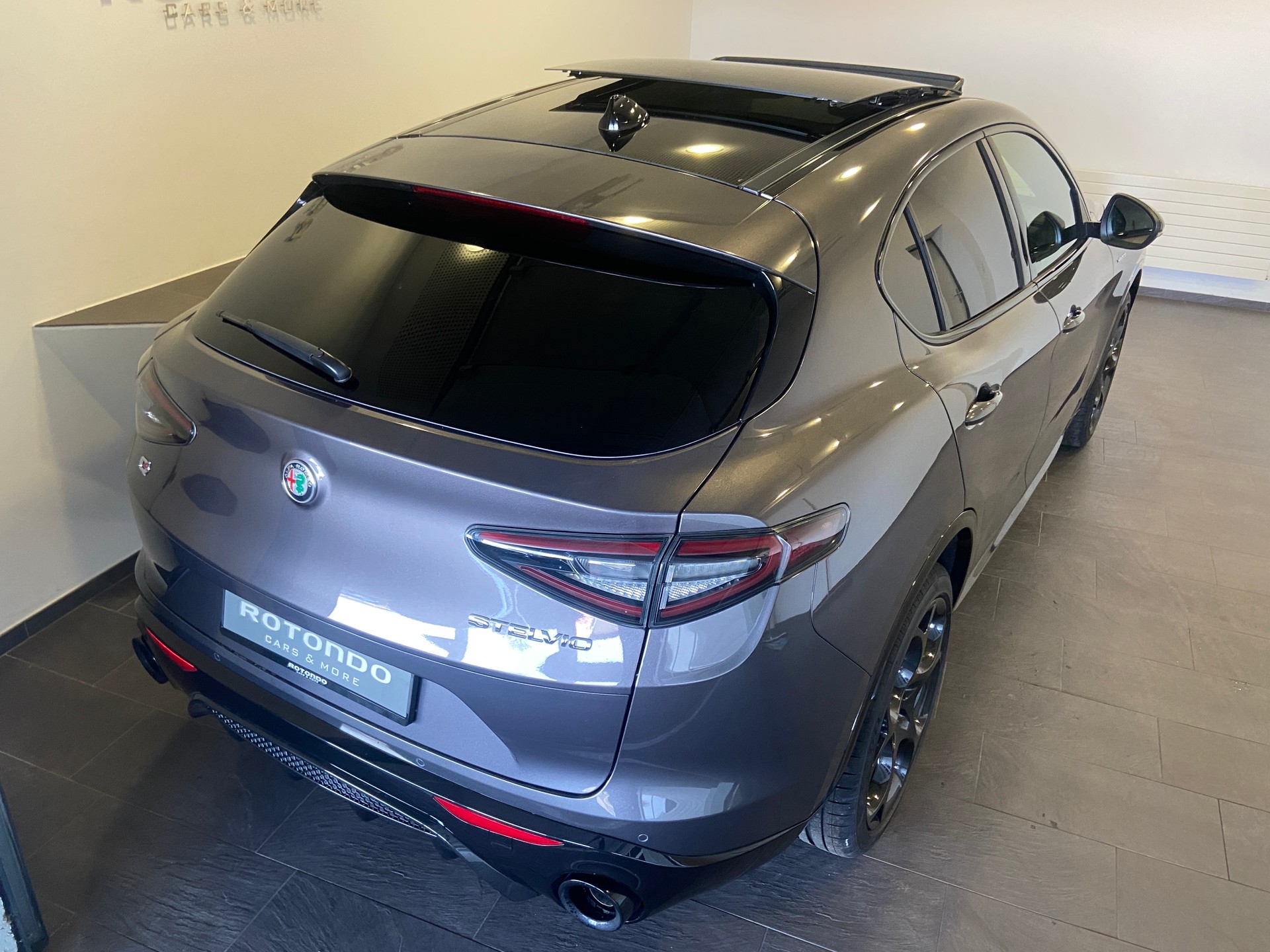 ALFA ROMEO Stelvio 2.0 Veloce Pack Premium Sky Q4 AT8-image-3