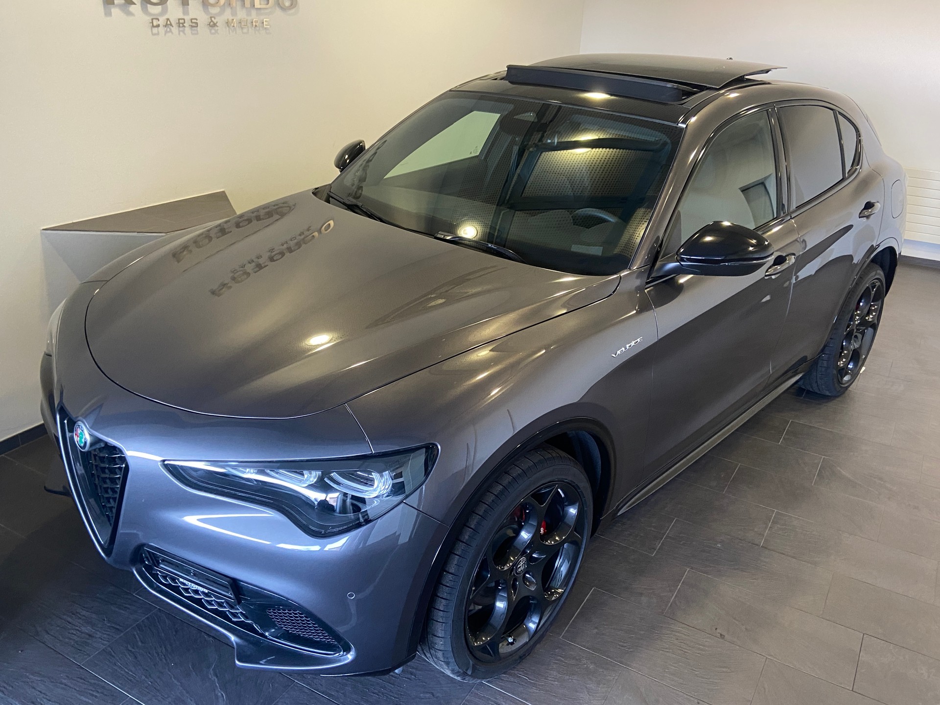 ALFA ROMEO Stelvio 2.0 Veloce Pack Premium Sky Q4 AT8-image-1