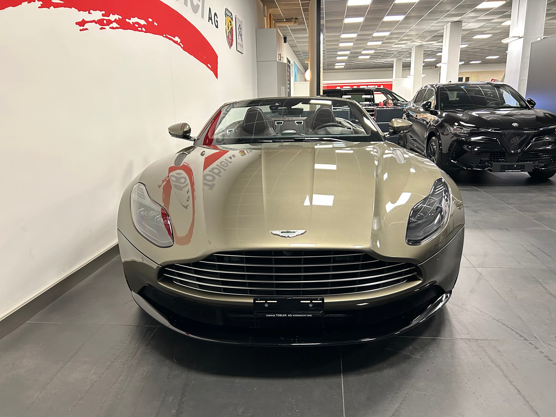 ASTON MARTIN DB11 V8 Volante Touchtronic 3-image-4