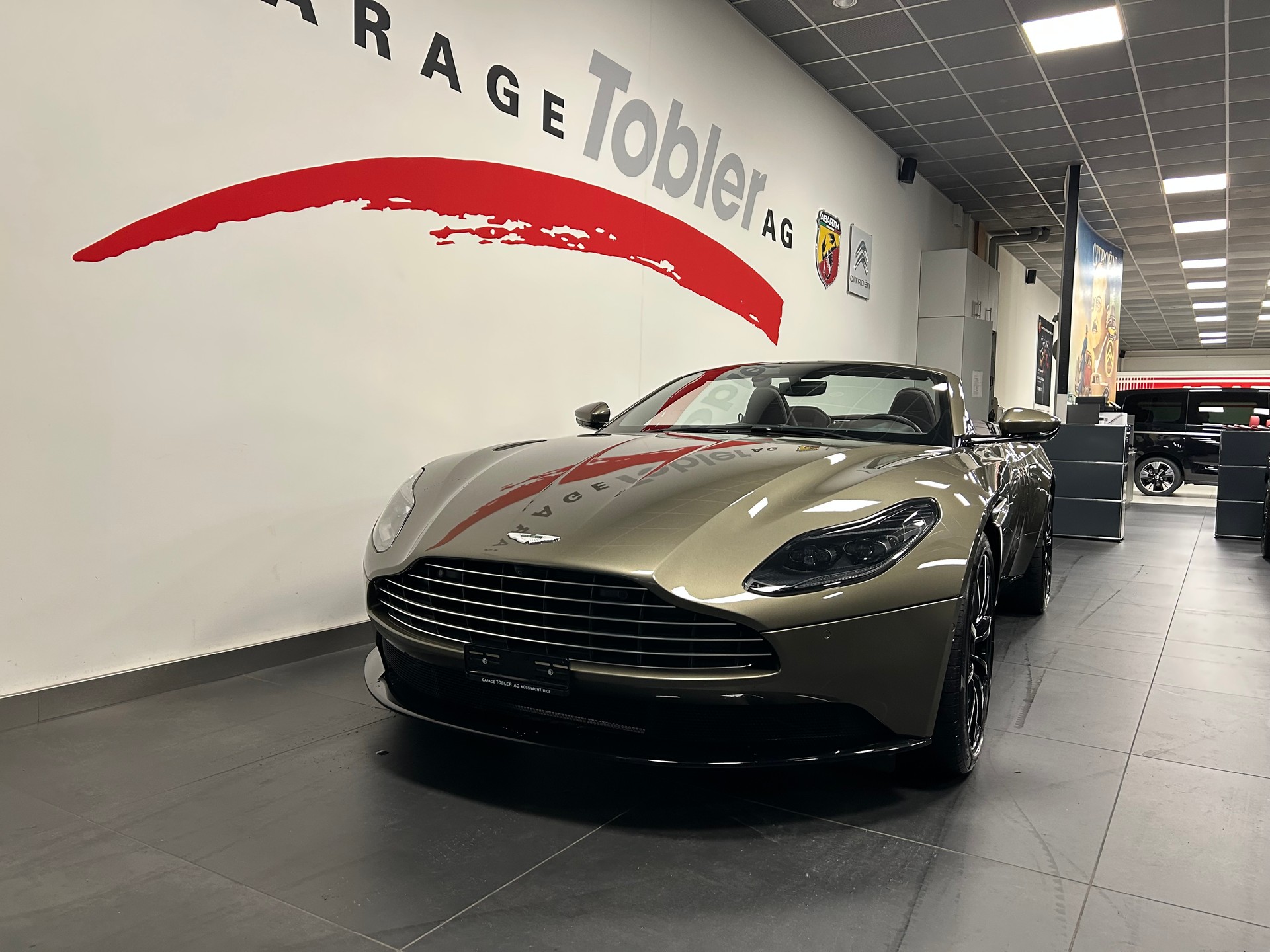ASTON MARTIN DB11 V8 Volante Touchtronic 3-image-3