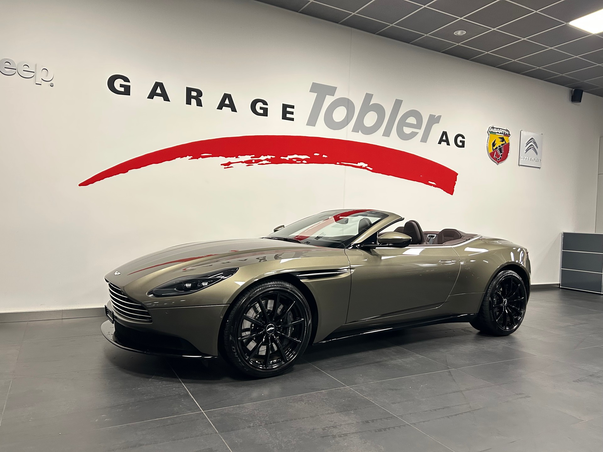 ASTON MARTIN DB11 V8 Volante Touchtronic 3-image-6