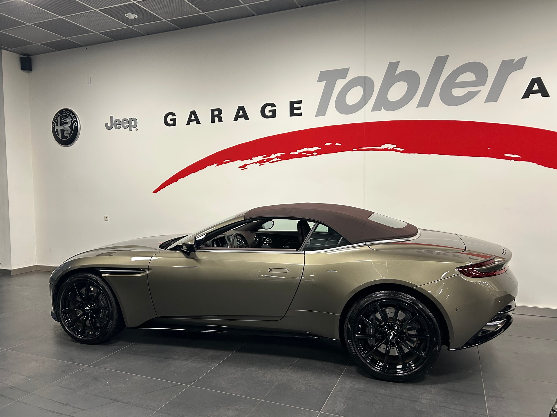 ASTON MARTIN DB11 V8 Volante Touchtronic 3-image-18