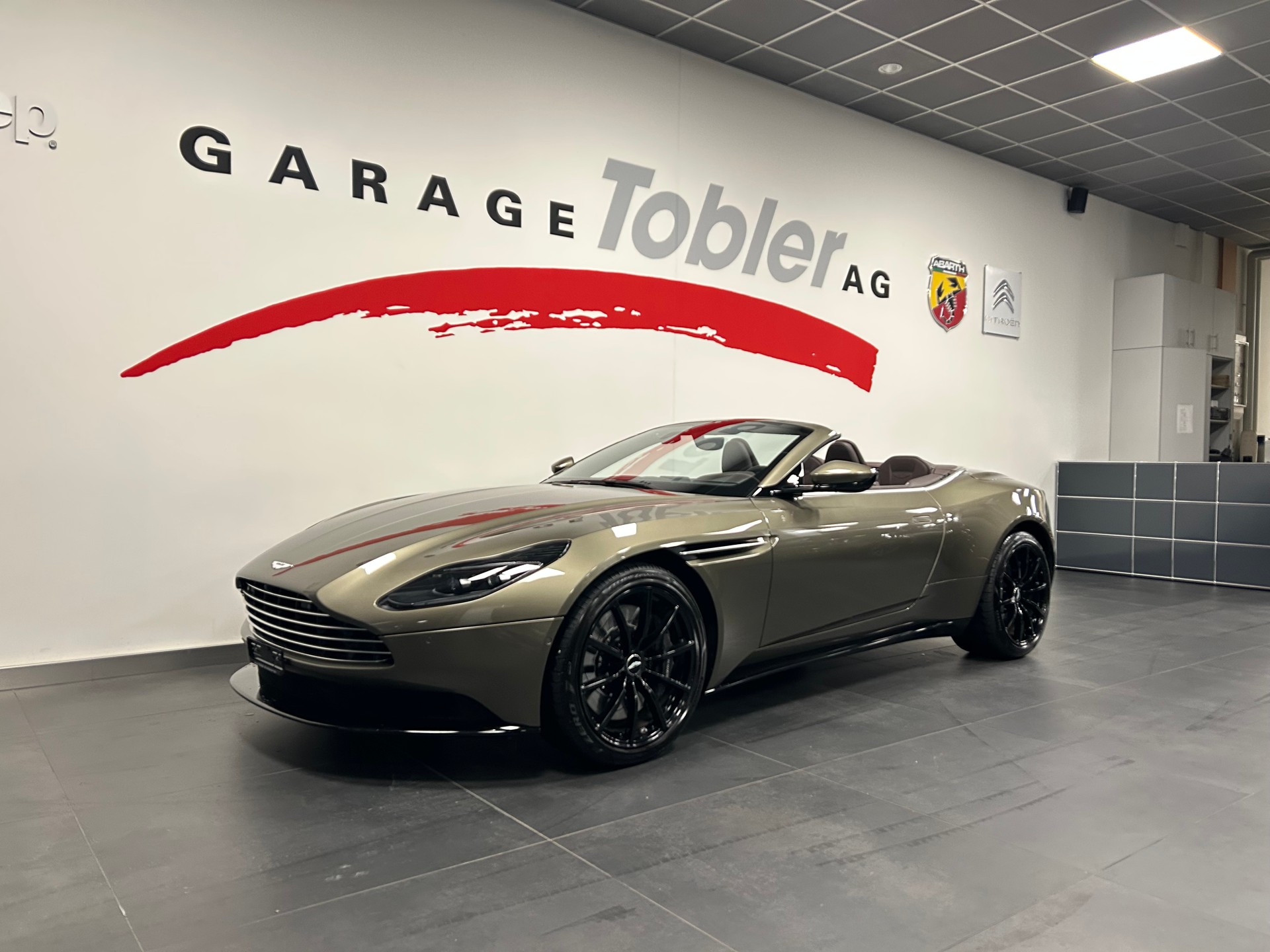 ASTON MARTIN DB11 V8 Volante Touchtronic 3-image-0