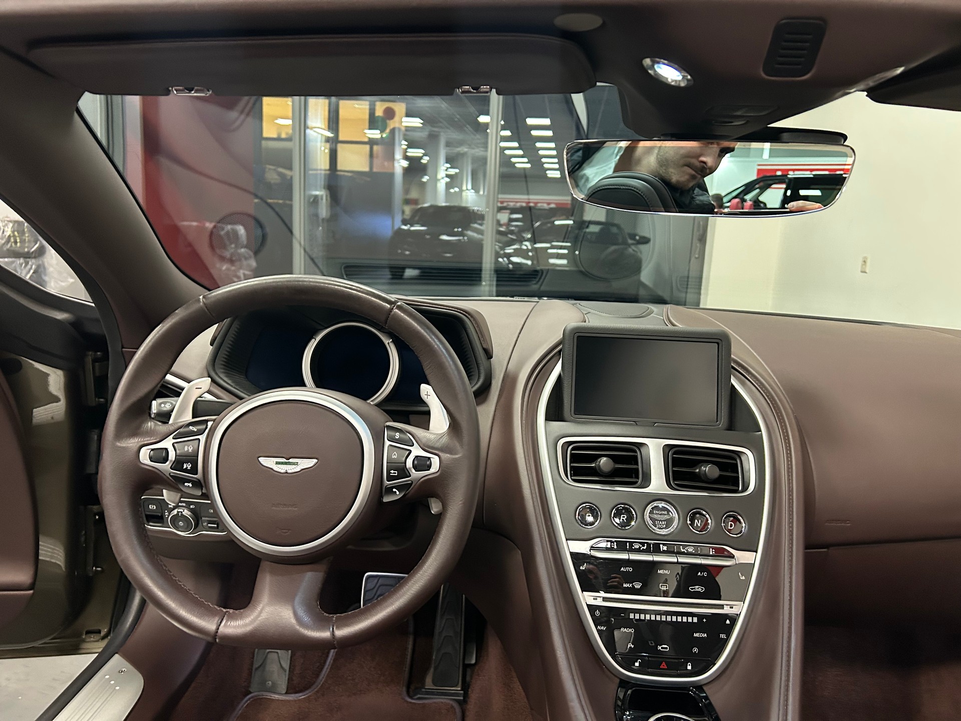 ASTON MARTIN DB11 V8 Volante Touchtronic 3-image-14