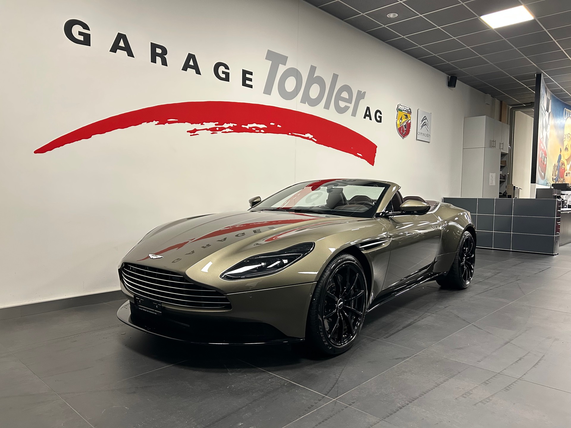 ASTON MARTIN DB11 V8 Volante Touchtronic 3-image-1