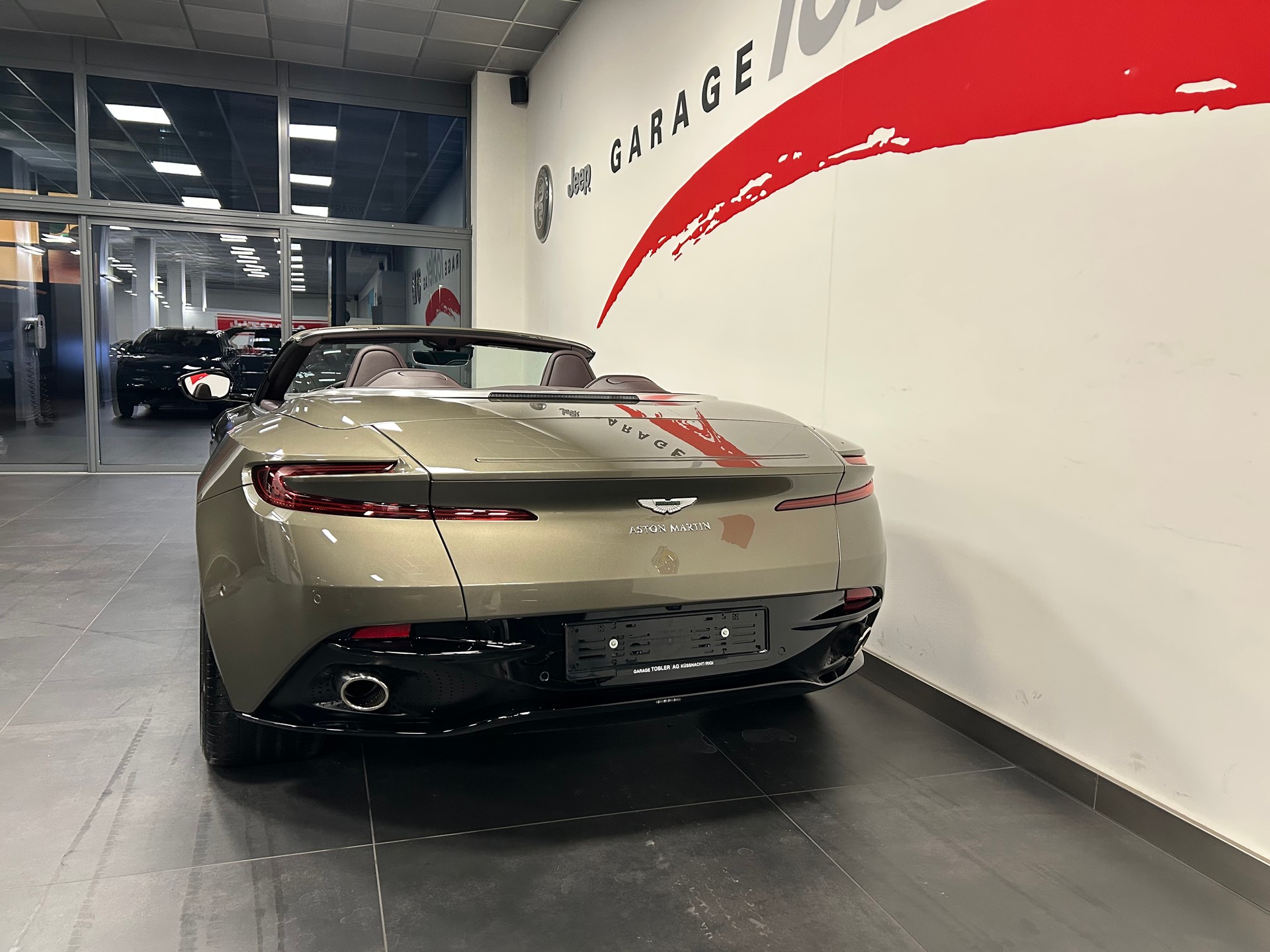 ASTON MARTIN DB11 V8 Volante Touchtronic 3-image-22