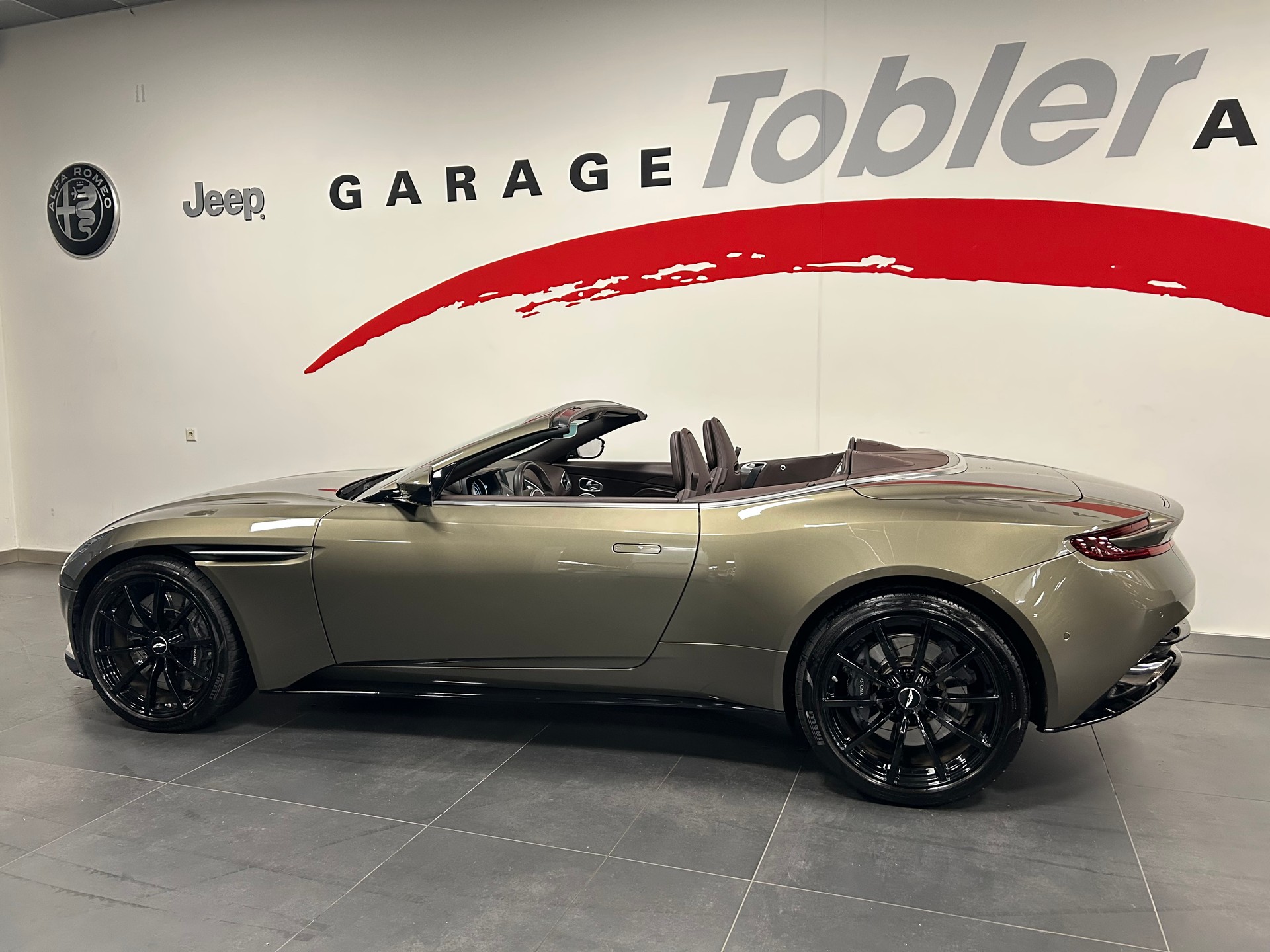 ASTON MARTIN DB11 V8 Volante Touchtronic 3-image-17