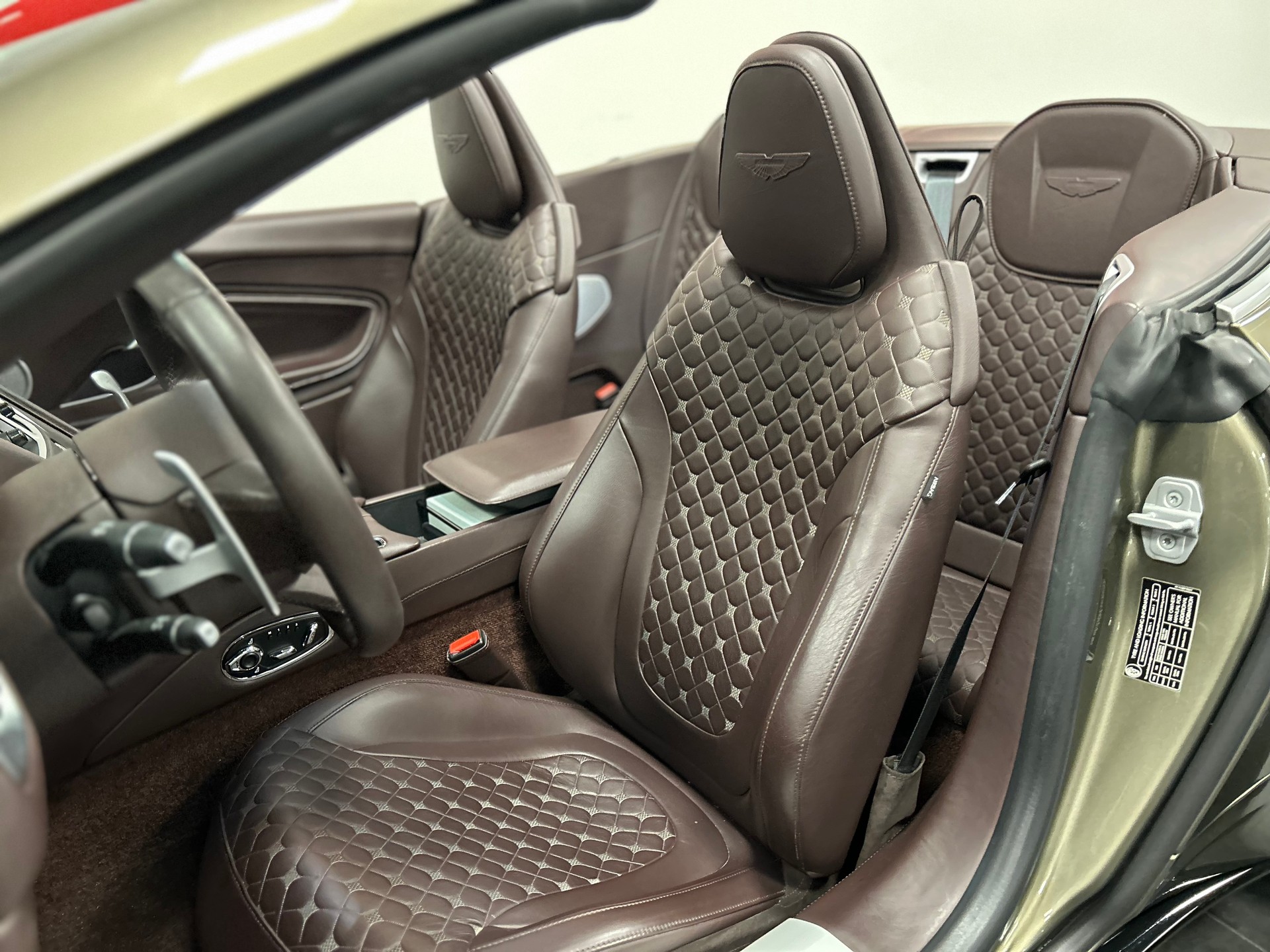 ASTON MARTIN DB11 V8 Volante Touchtronic 3-image-16