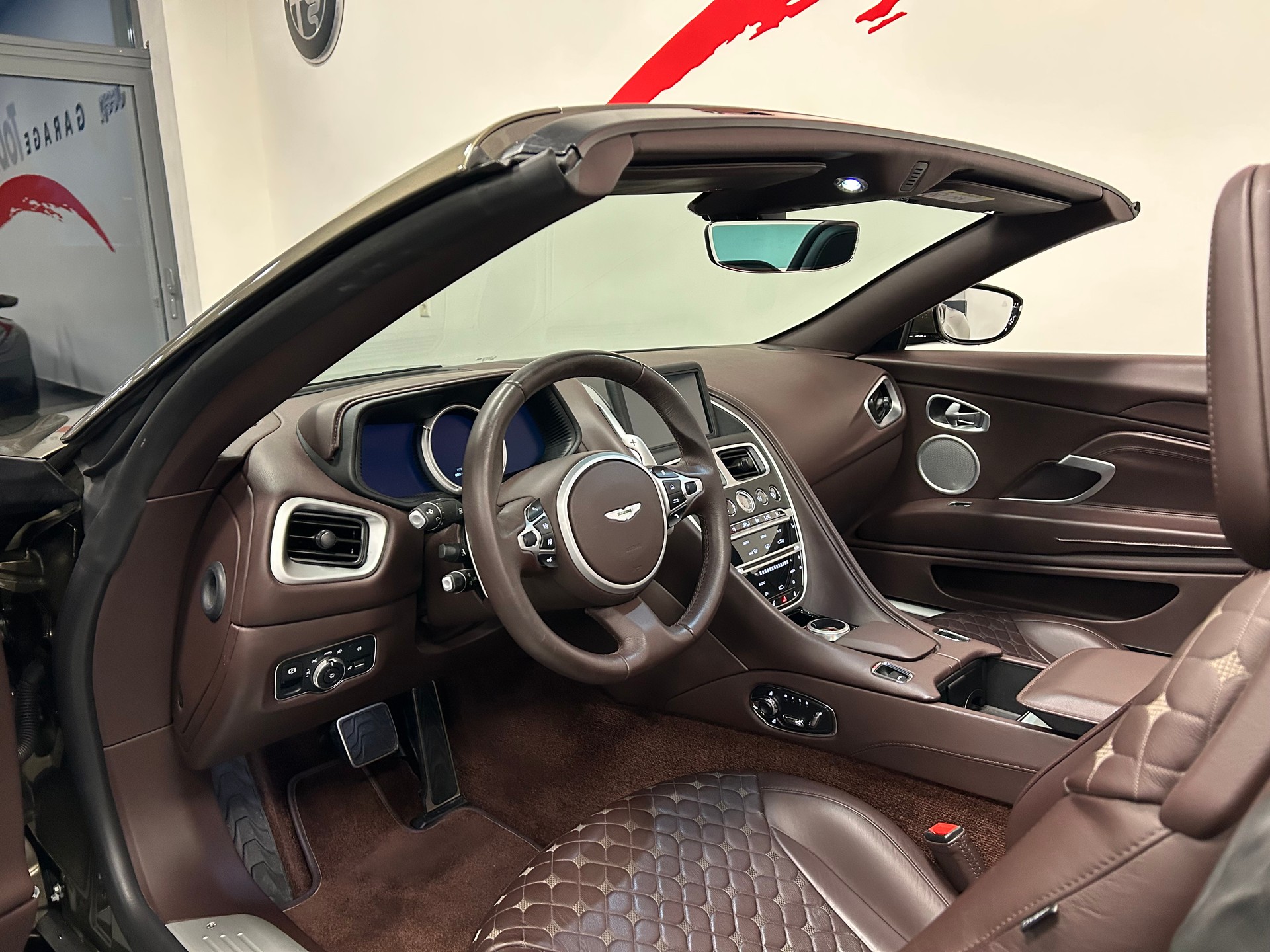 ASTON MARTIN DB11 V8 Volante Touchtronic 3-image-12