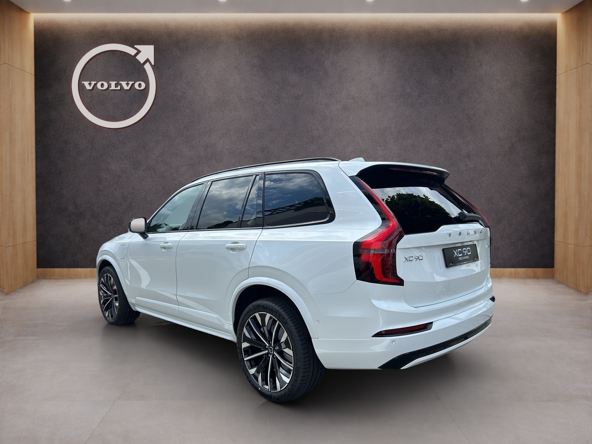 VOLVO XC90 2.0 T8 TE Plus Dark eAWD-image-4