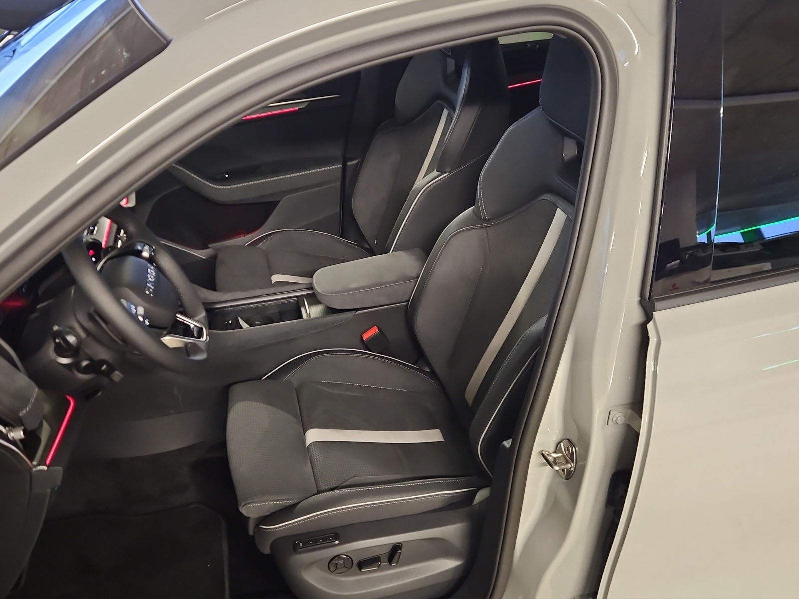 SKODA Kodiaq 2.0 TDI Sportline 4x4-image-8