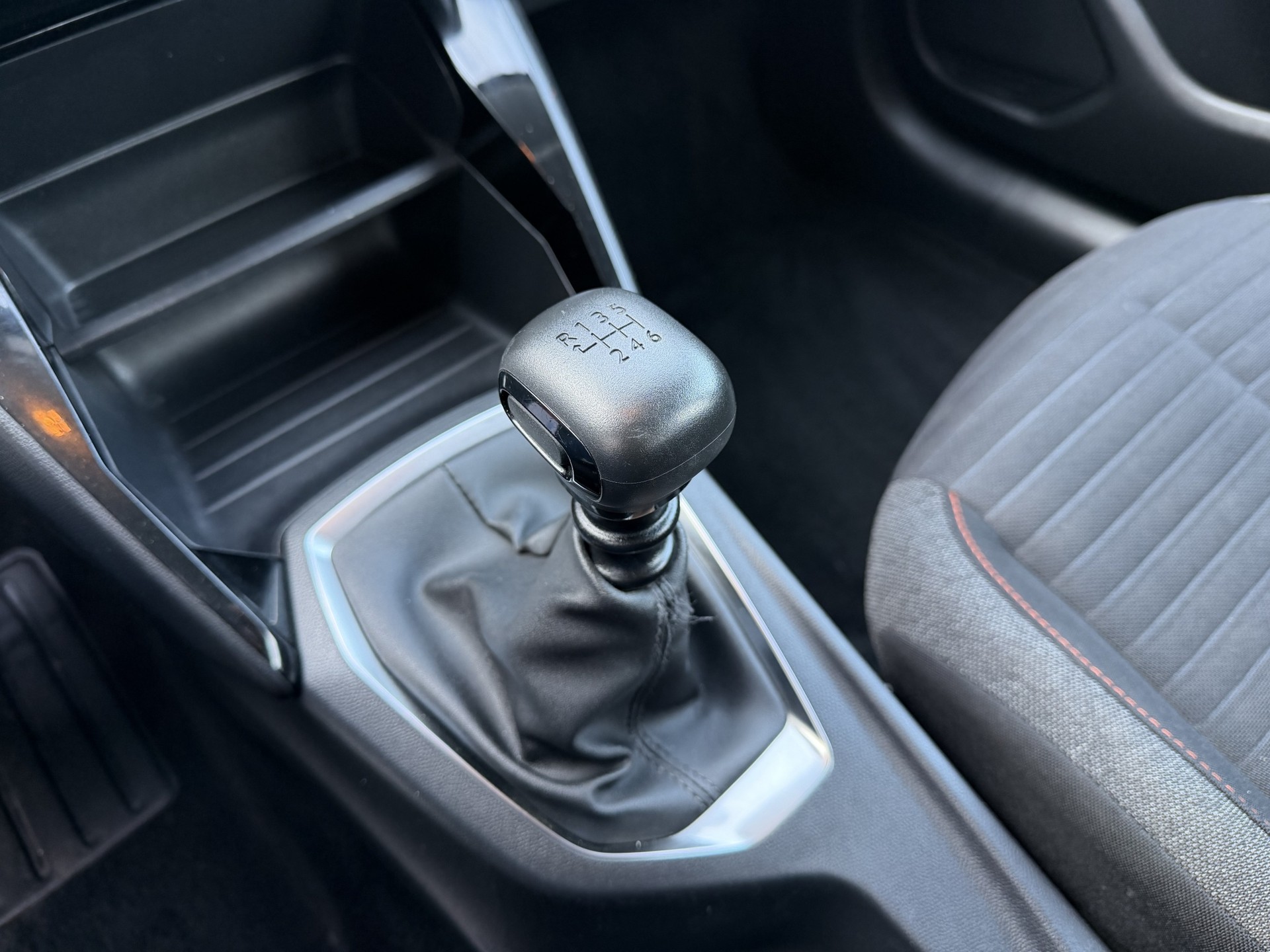PEUGEOT 208 1.2 PureTech Active-image-13