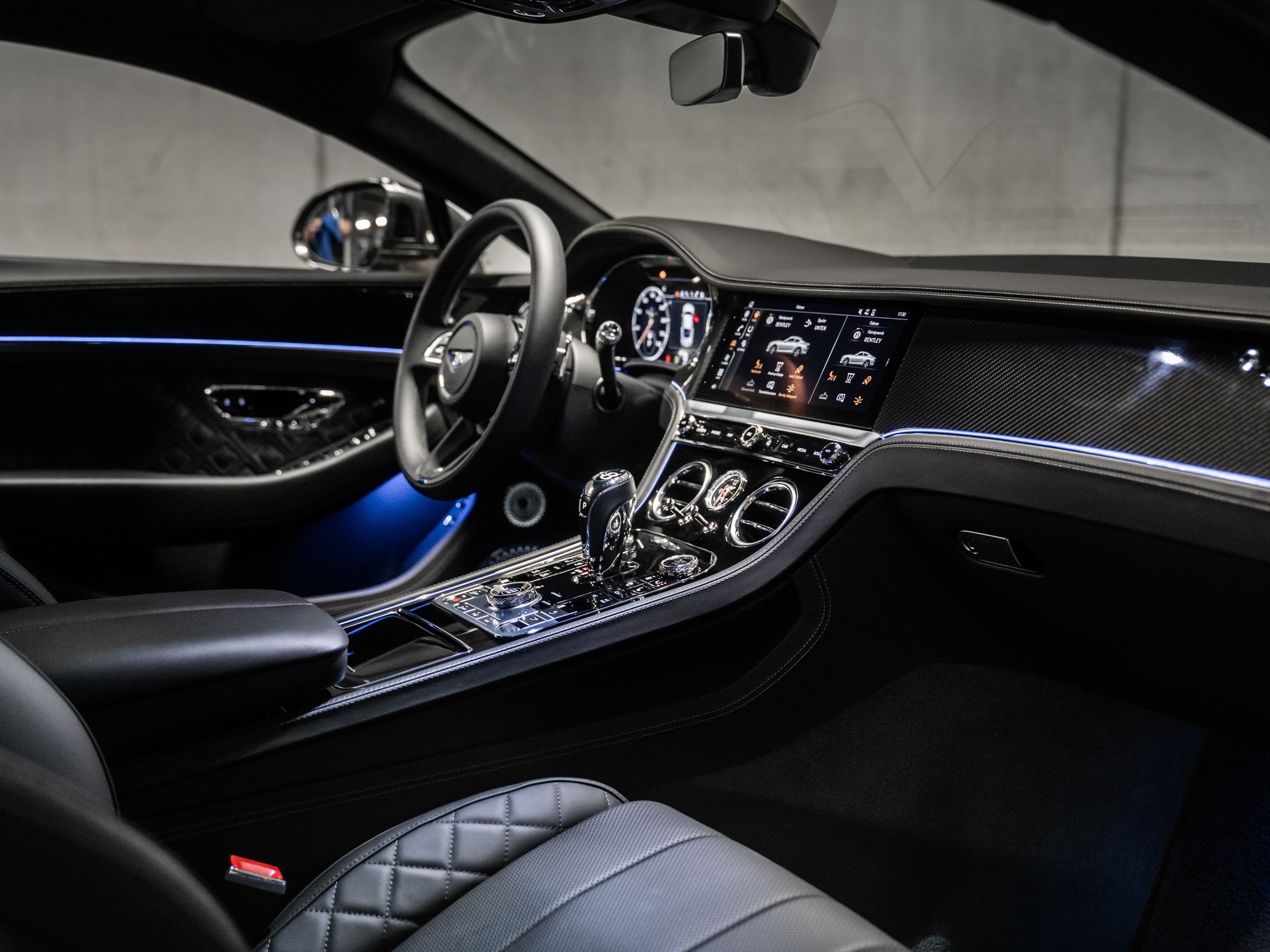 BENTLEY Continental GT 4.0 V8-image-9