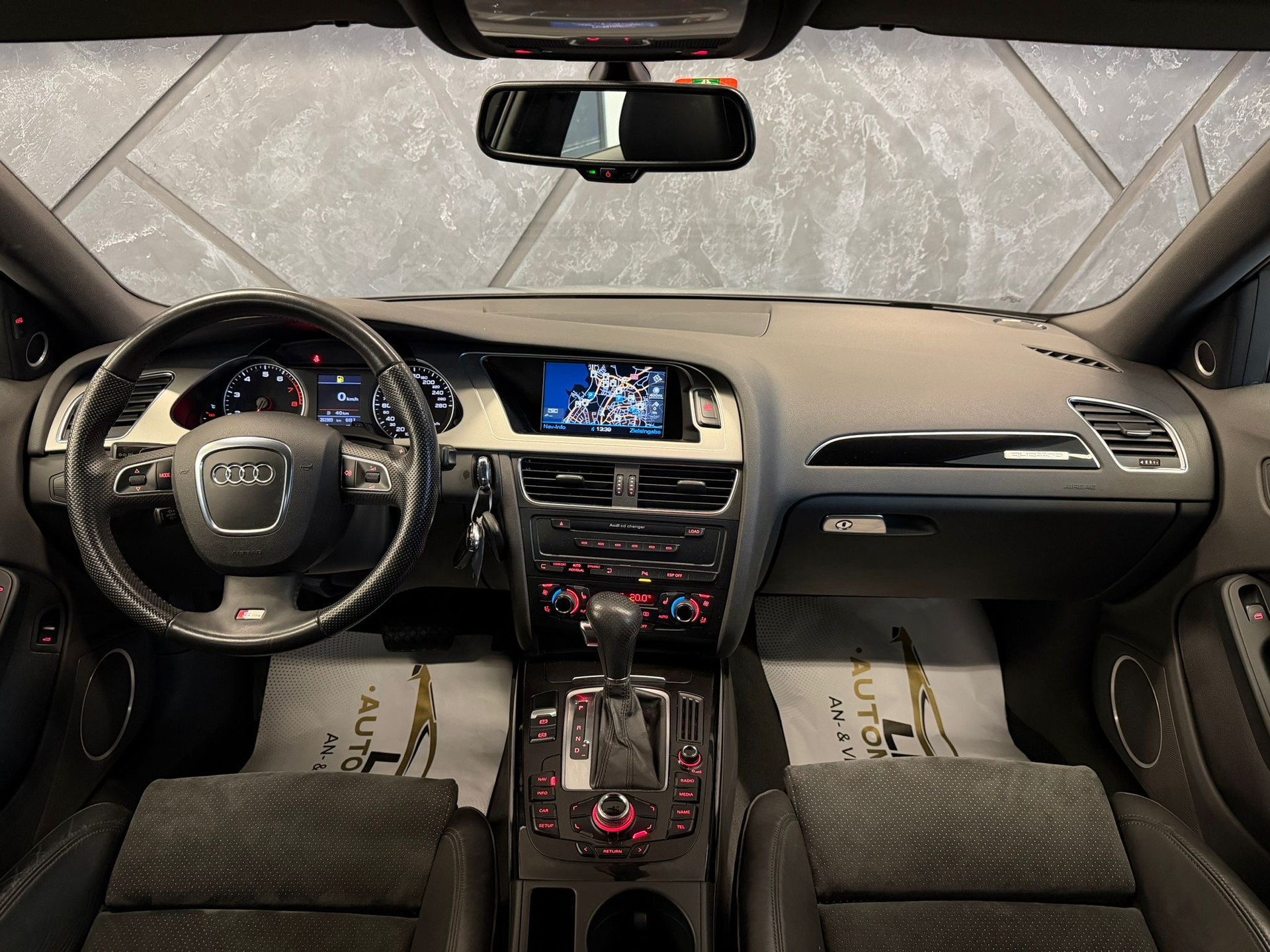 AUDI A4 Limousine 3.2 FSI quattro tiptronic-image-8
