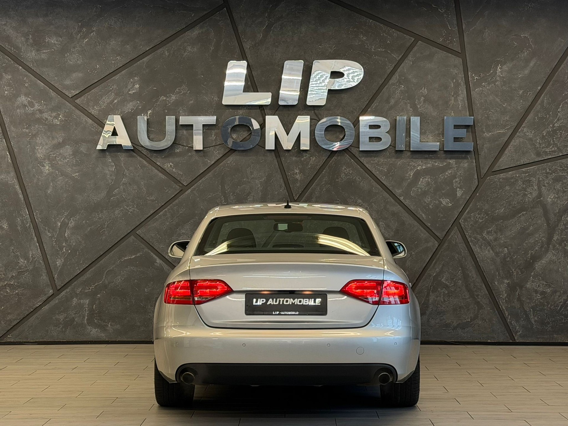 AUDI A4 Limousine 3.2 FSI quattro tiptronic-image-6