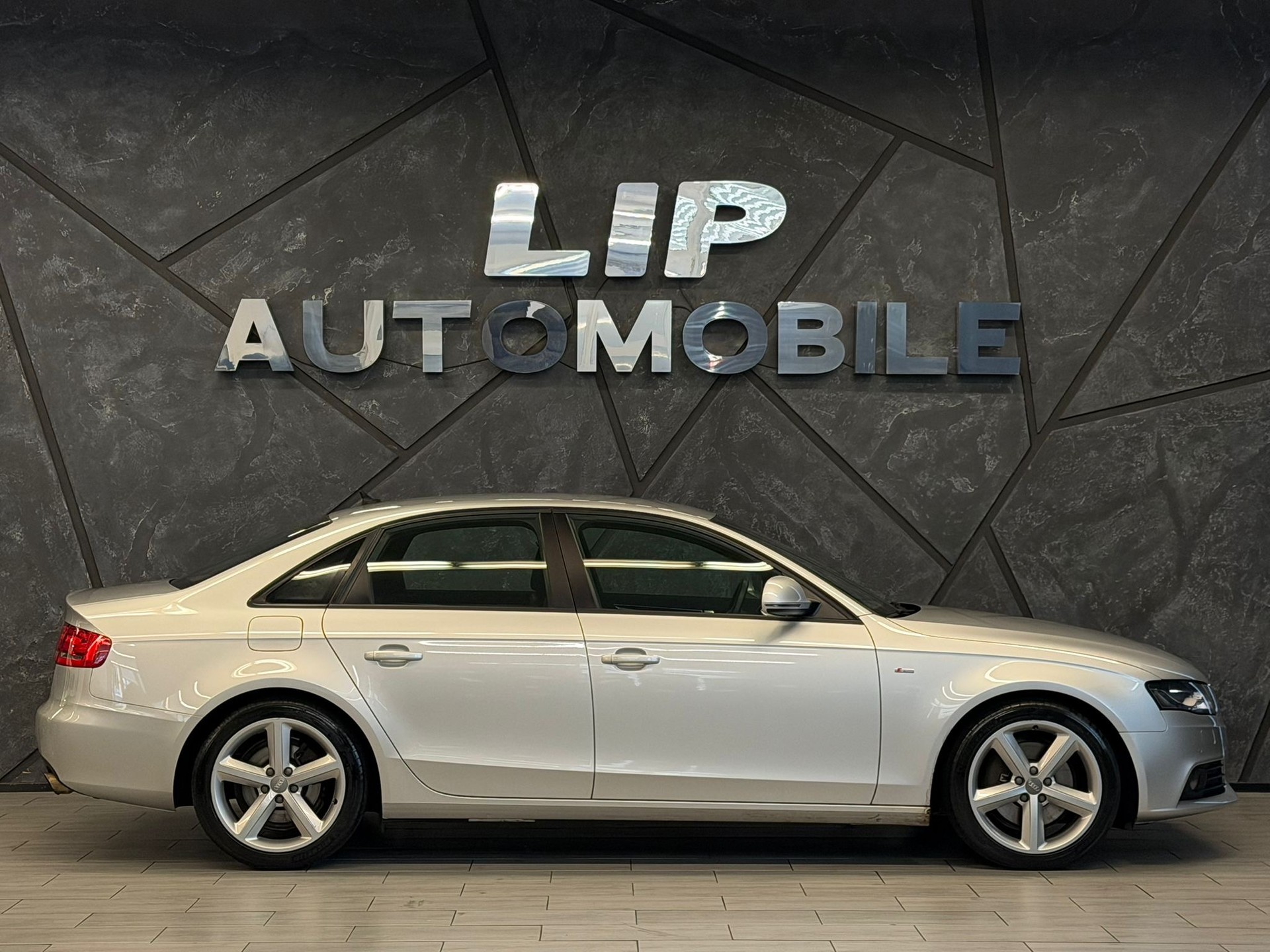 AUDI A4 Limousine 3.2 FSI quattro tiptronic-image-3
