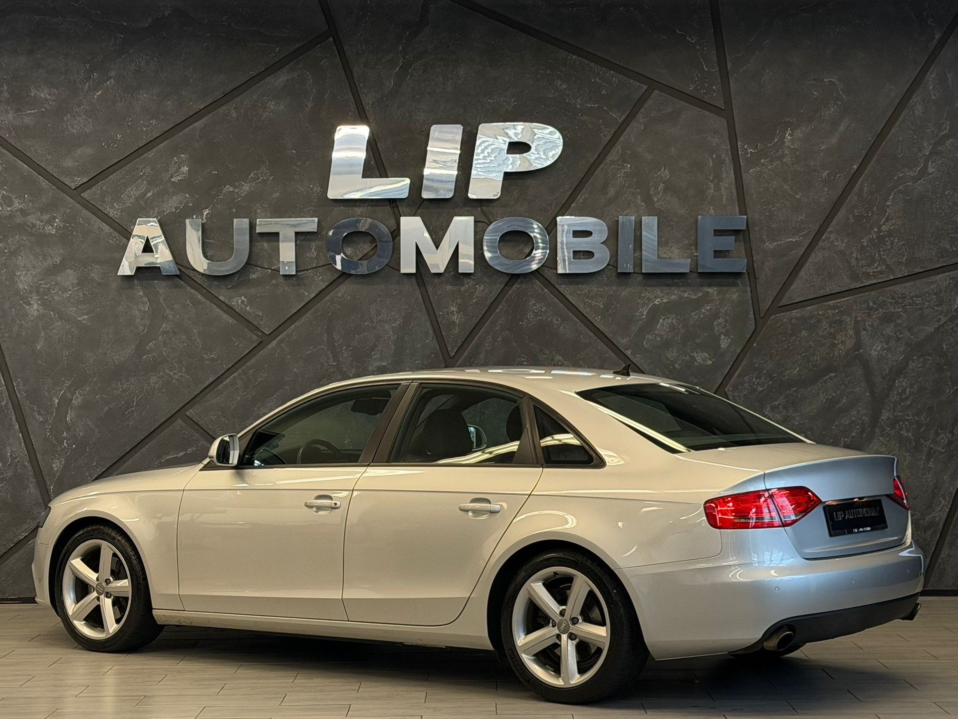 AUDI A4 Limousine 3.2 FSI quattro tiptronic-image-7
