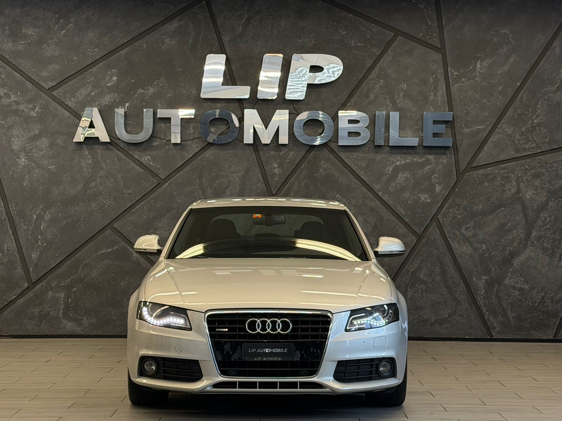 AUDI A4 Limousine 3.2 FSI quattro tiptronic-image-1