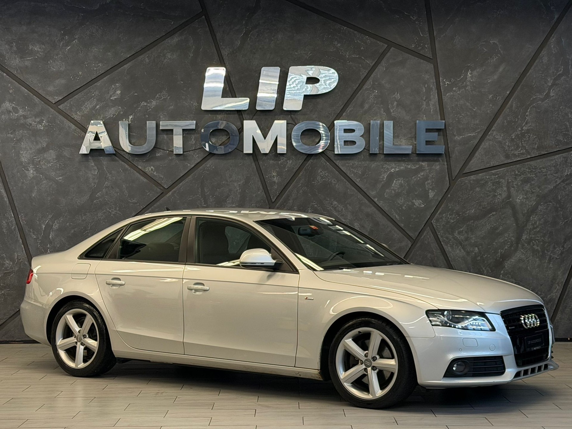 AUDI A4 Limousine 3.2 FSI quattro tiptronic-image-2
