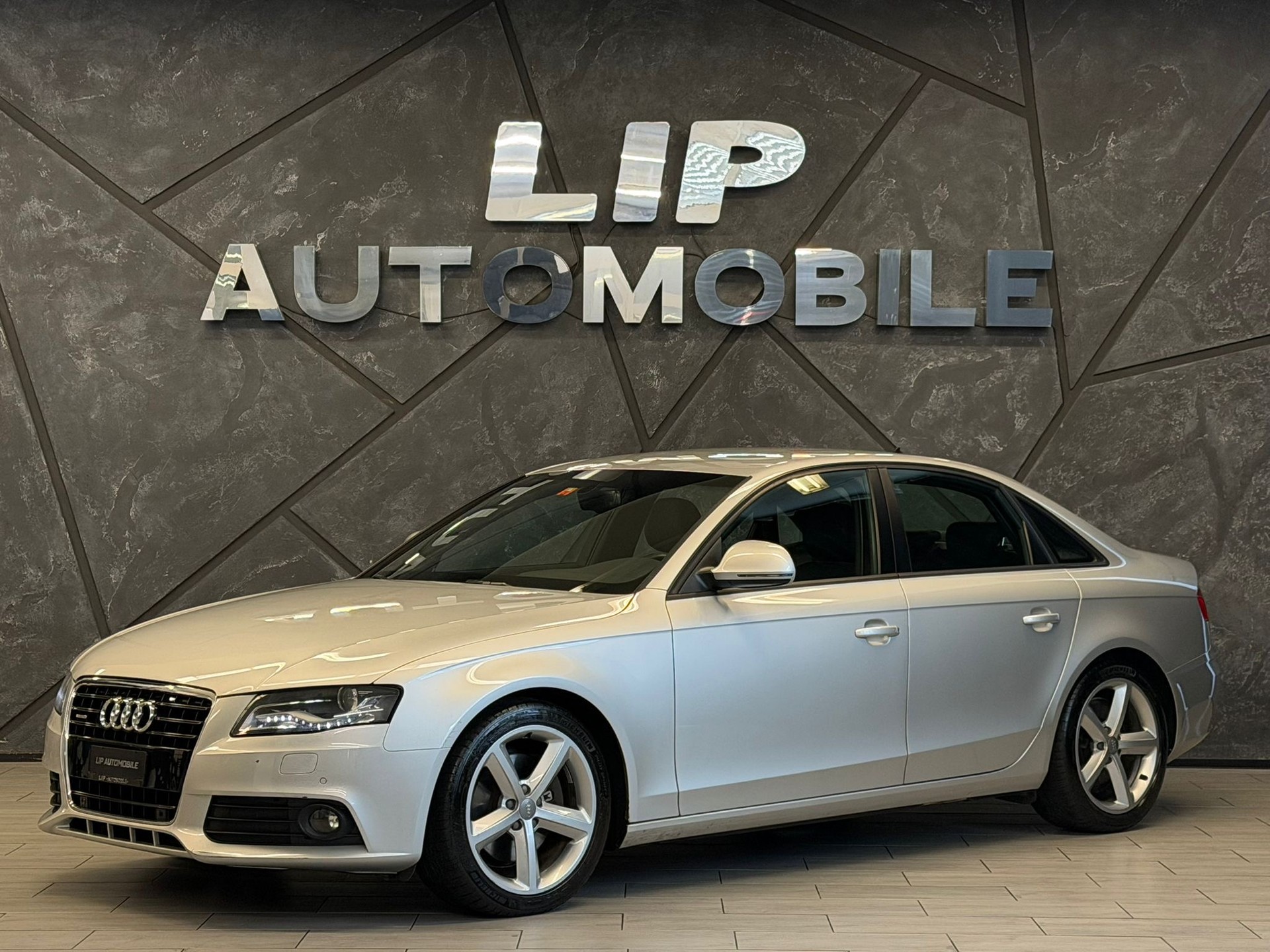 AUDI A4 Limousine 3.2 FSI quattro tiptronic-image-0