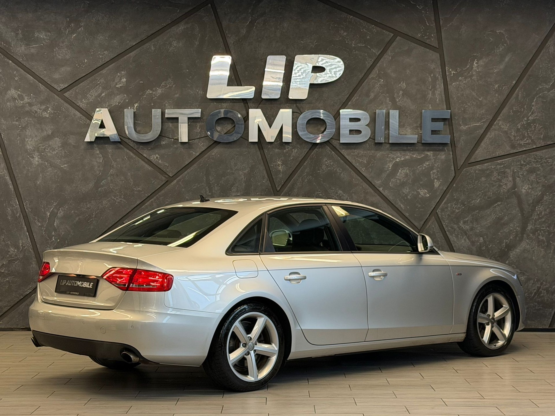 AUDI A4 Limousine 3.2 FSI quattro tiptronic-image-5