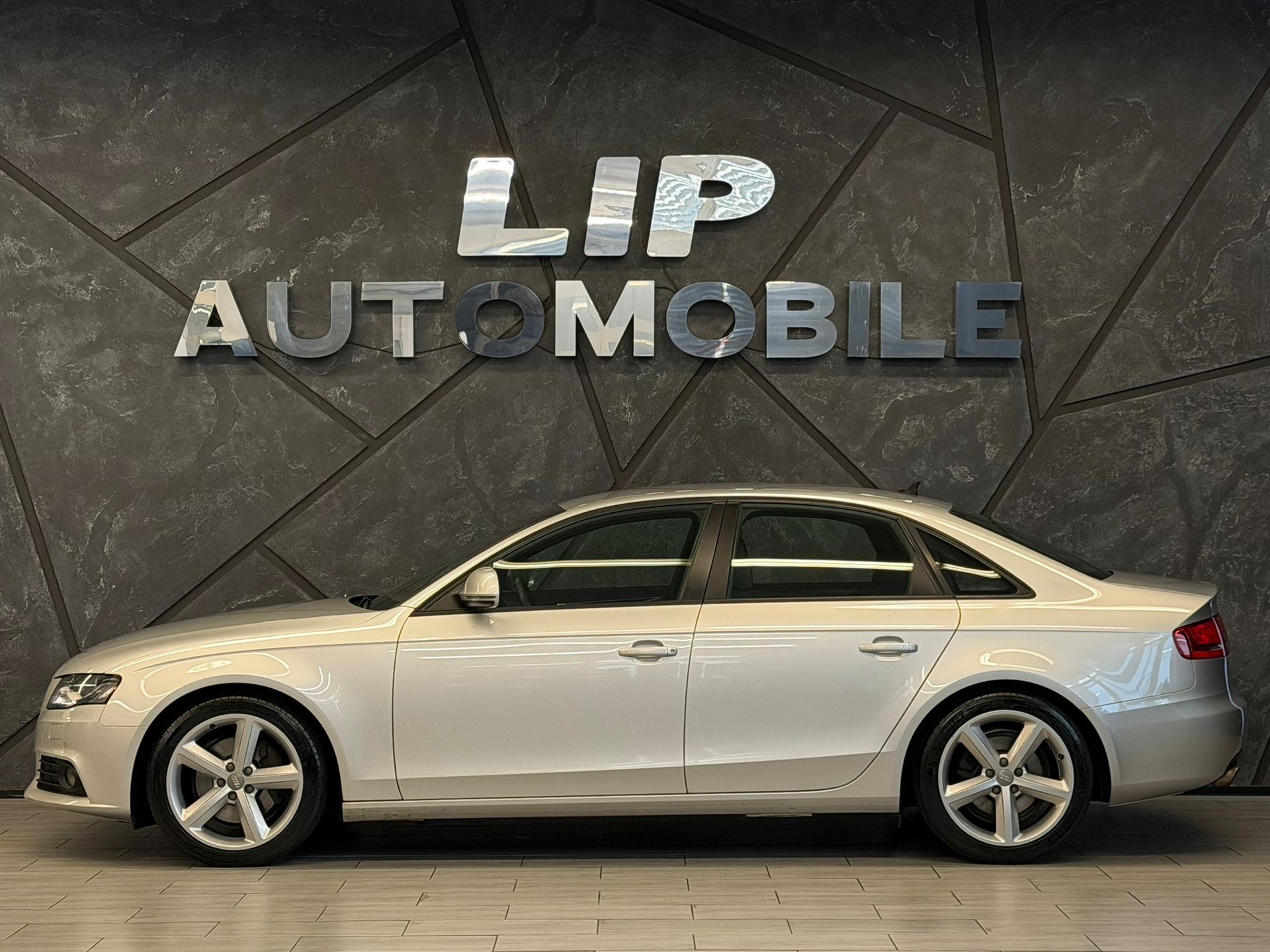 AUDI A4 Limousine 3.2 FSI quattro tiptronic-image-4