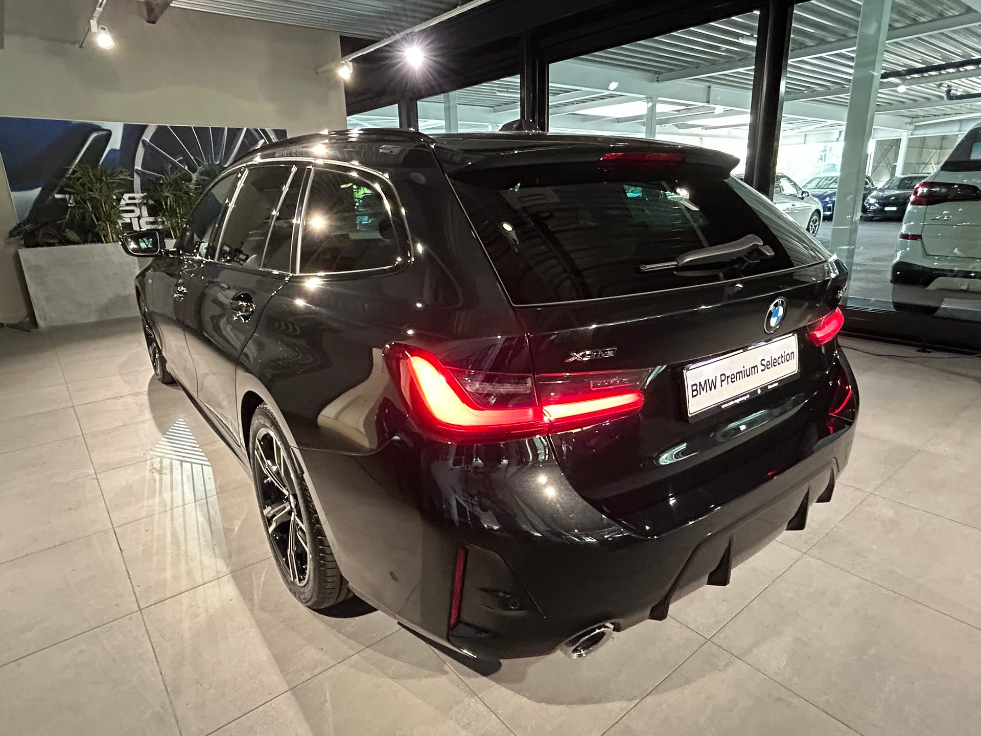 BMW 320d xDrive 48V Steptronic M Sport-image-9